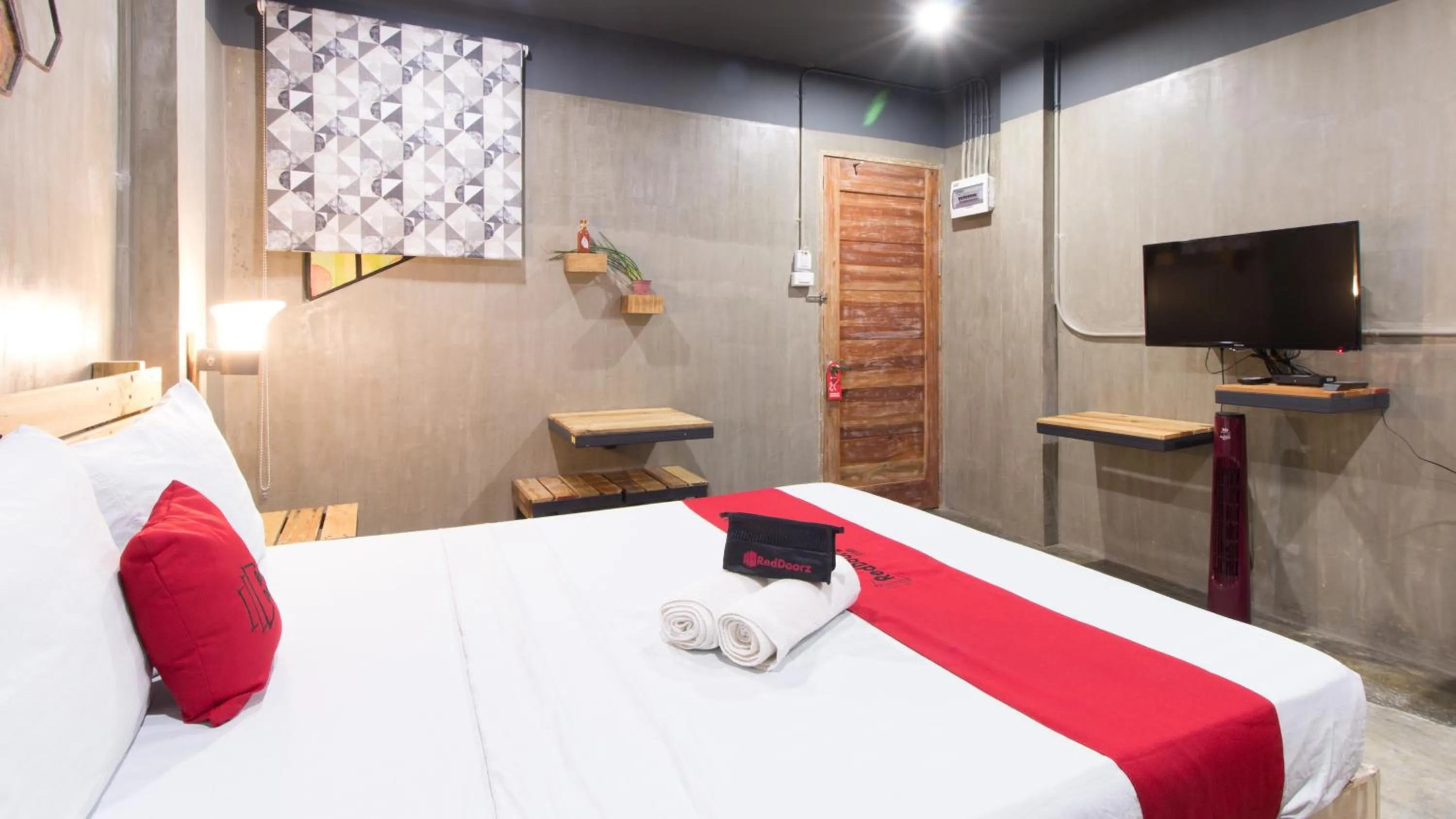 Bed in RedDoorz Plus @ Taft North Mandurriao