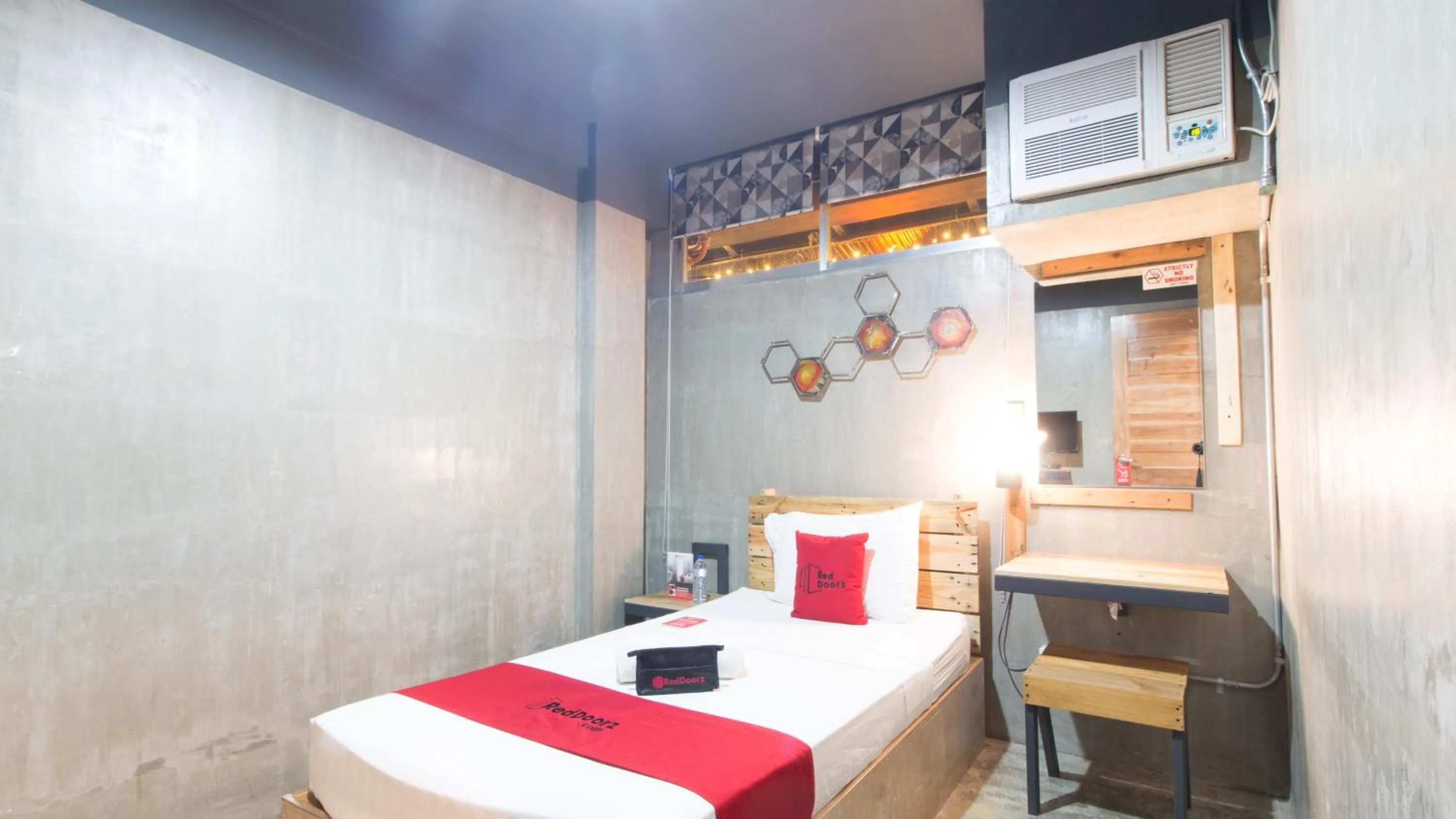 Photo of the whole room, Bed in RedDoorz Plus @ Taft North Mandurriao