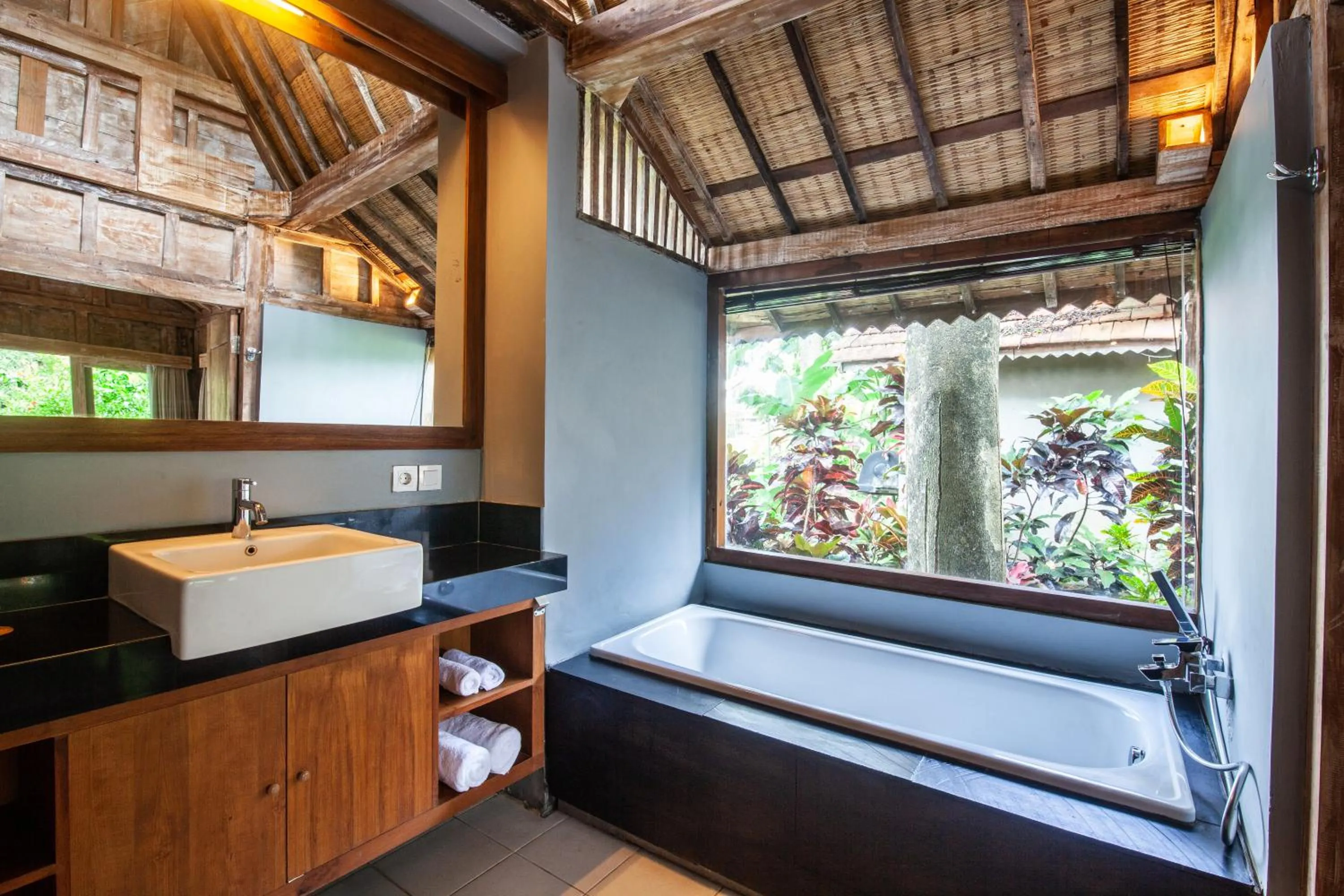 Hot Tub in Outpost Ubud Bungalows