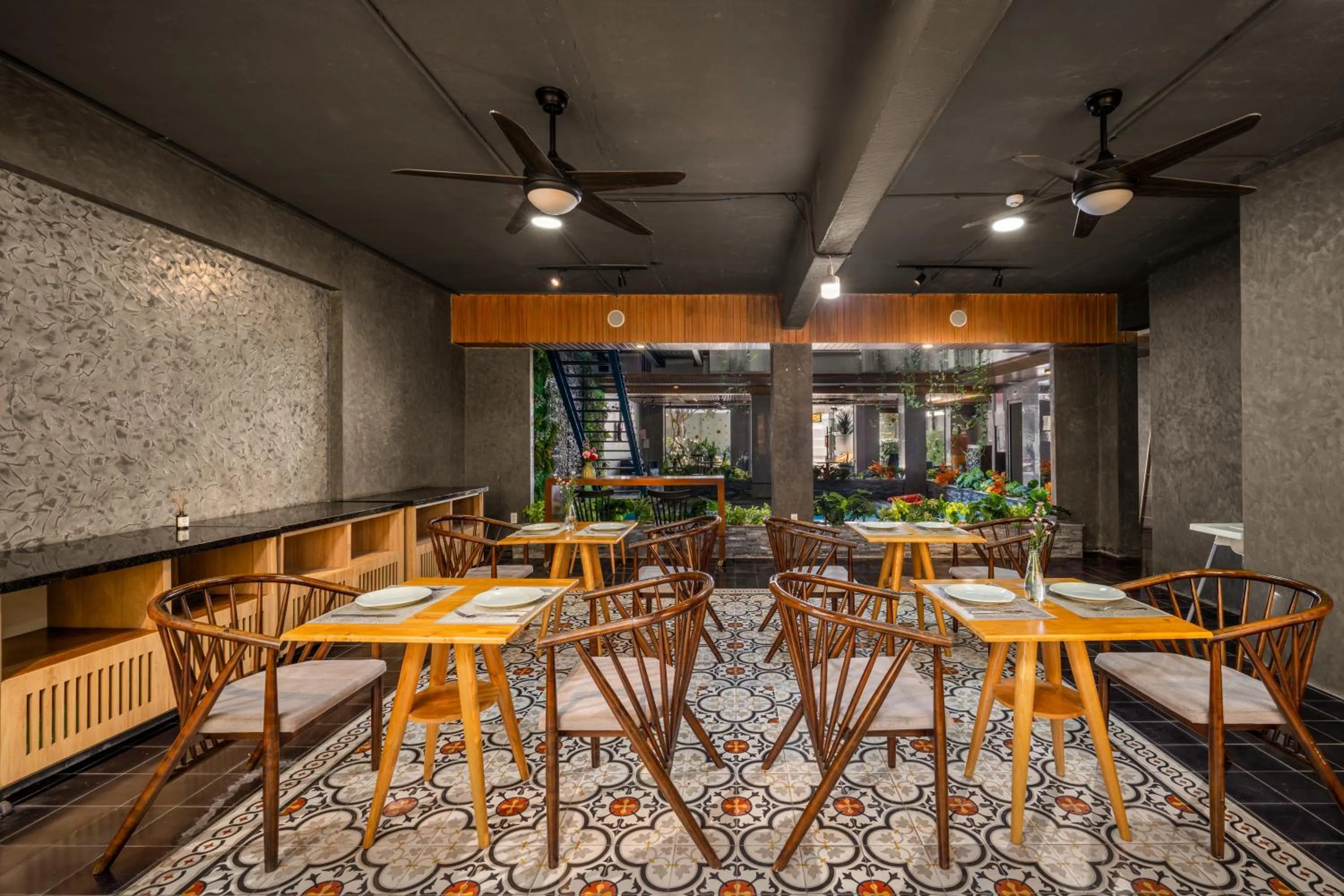 Restaurant/places to eat in Lahome Boutique Villa and Apartment