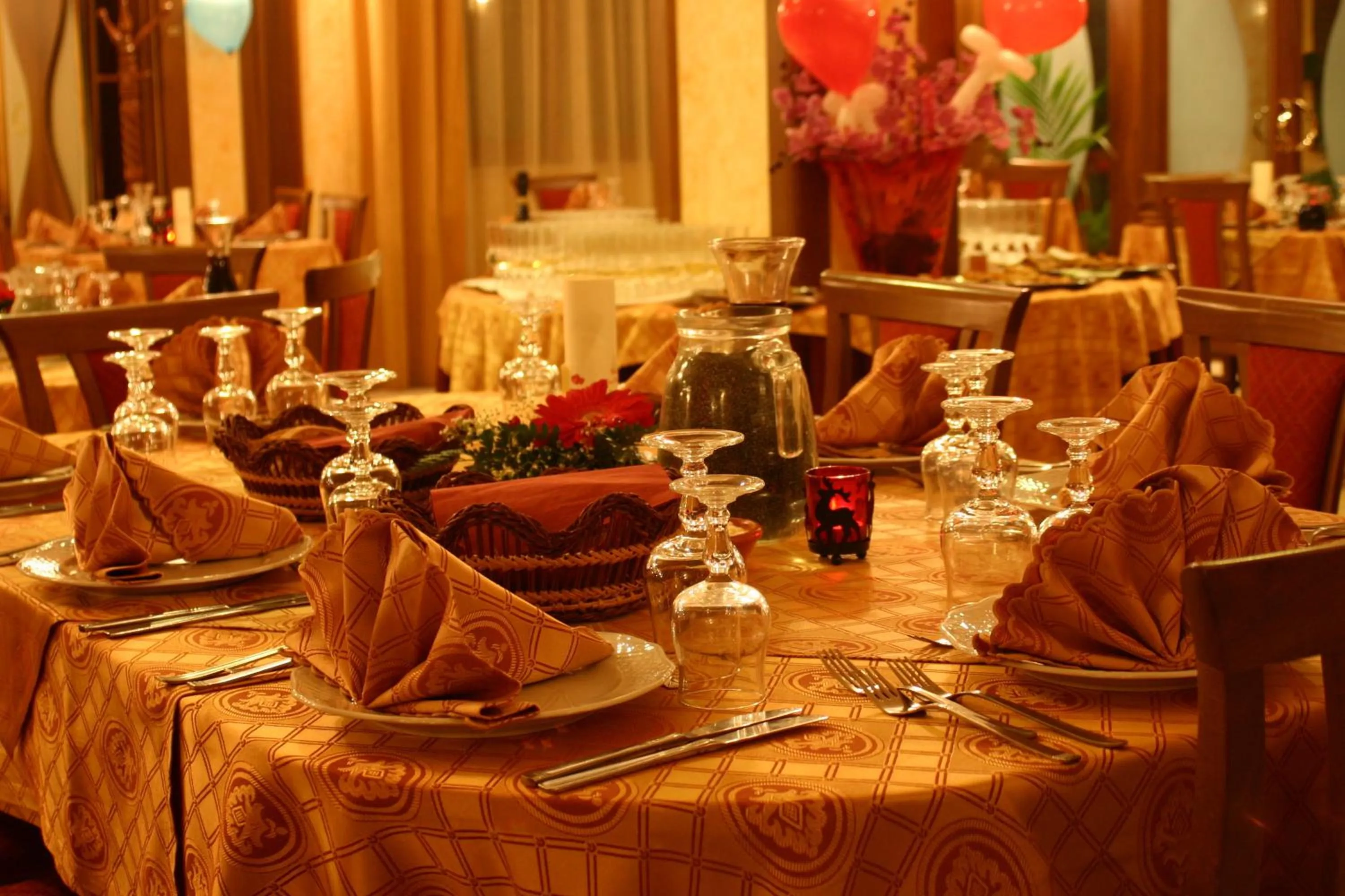 Restaurant/places to eat in Hotel Centrale