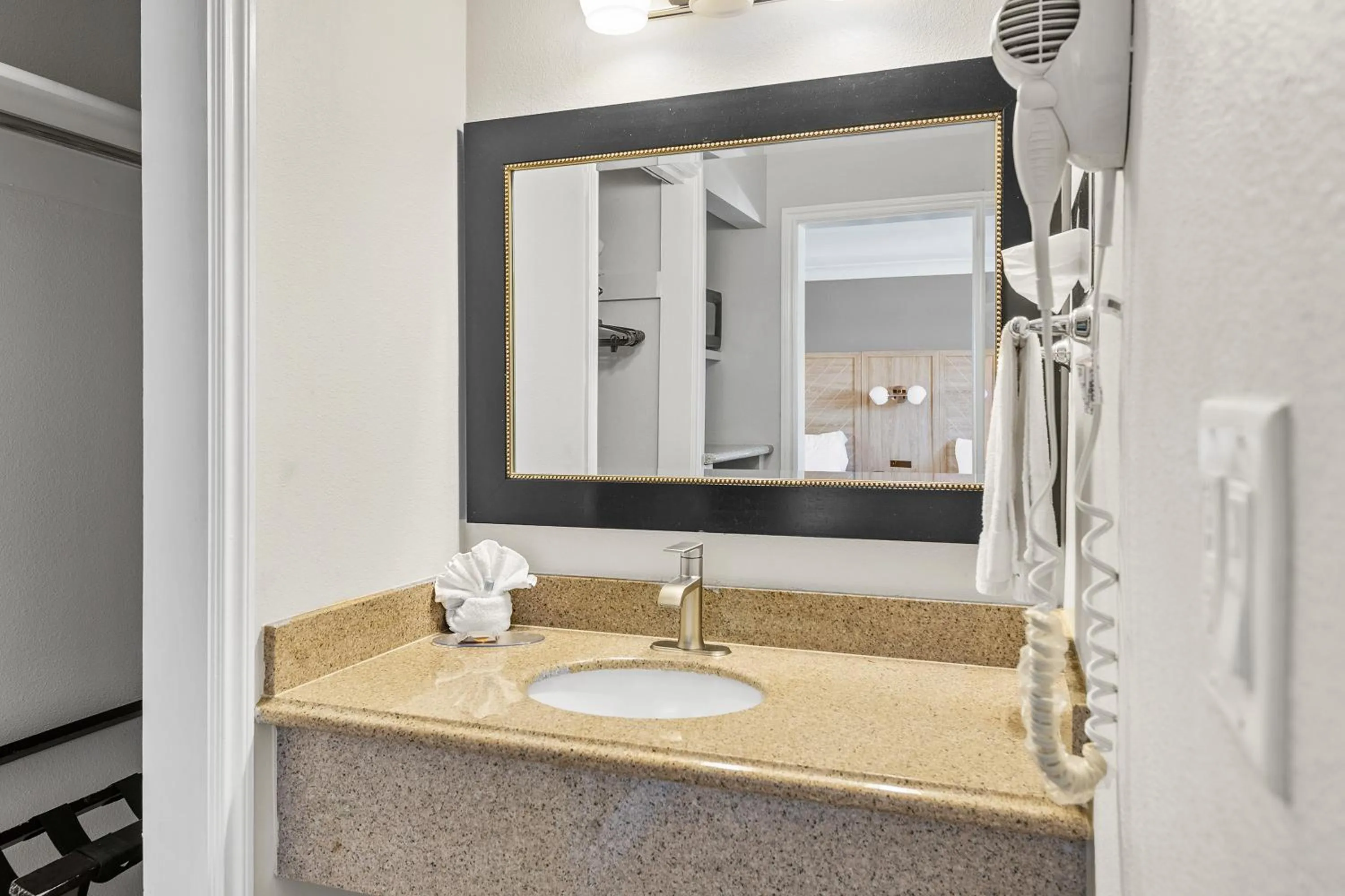 Bathroom in Vagabond Inn Whittier