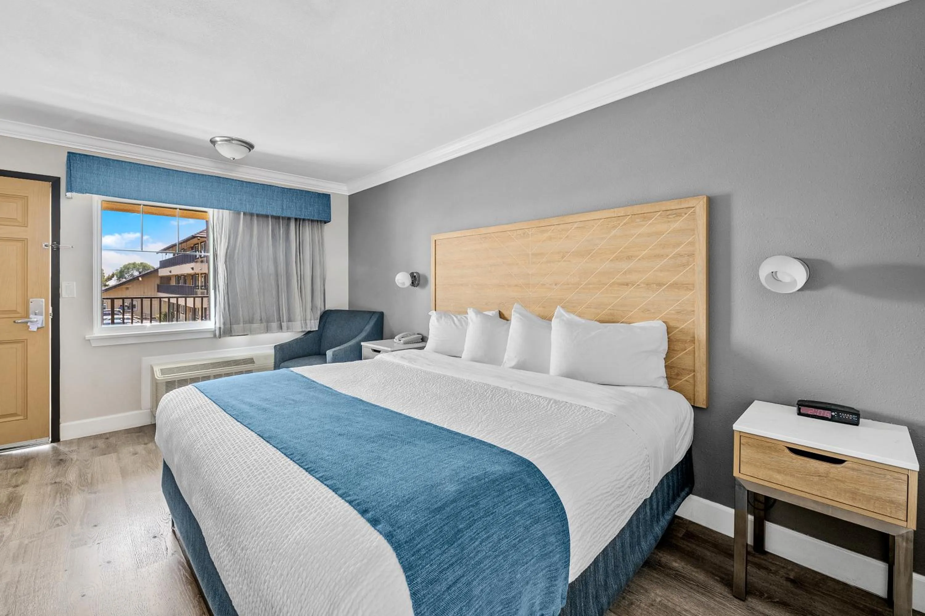 Bed in Vagabond Inn Whittier