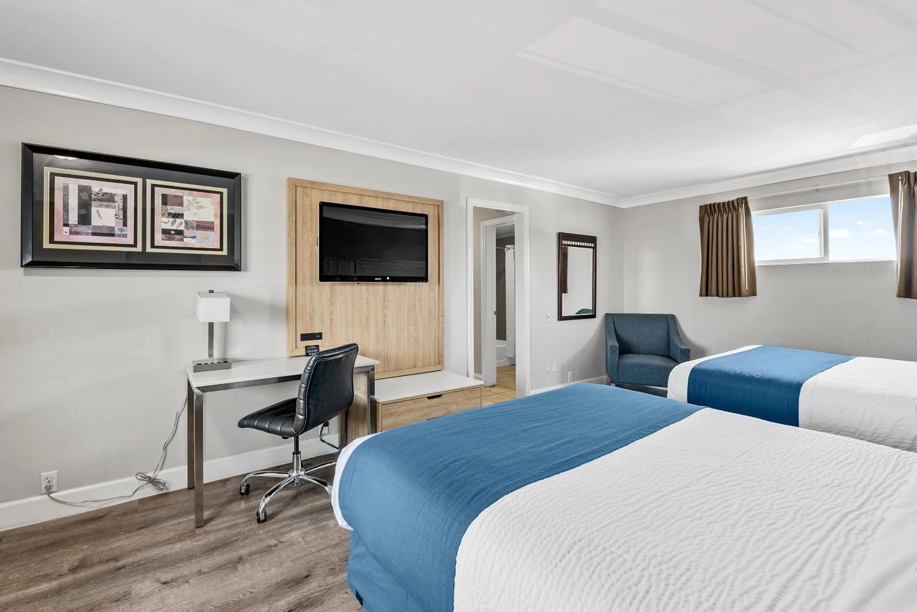 Bed in Vagabond Inn Whittier