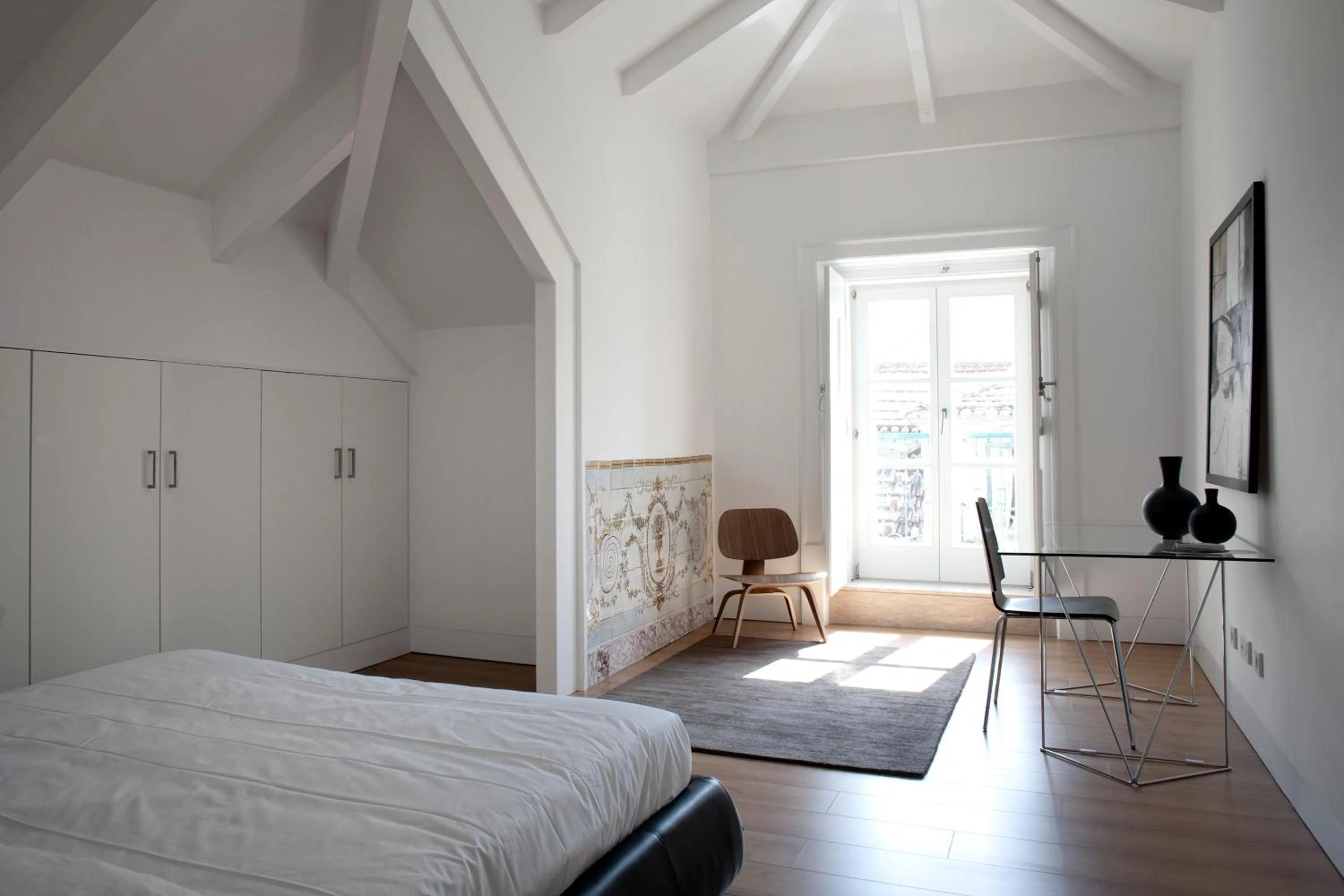 Photo of the whole room, Bed in Lisbon Serviced Apartments - Baixa
