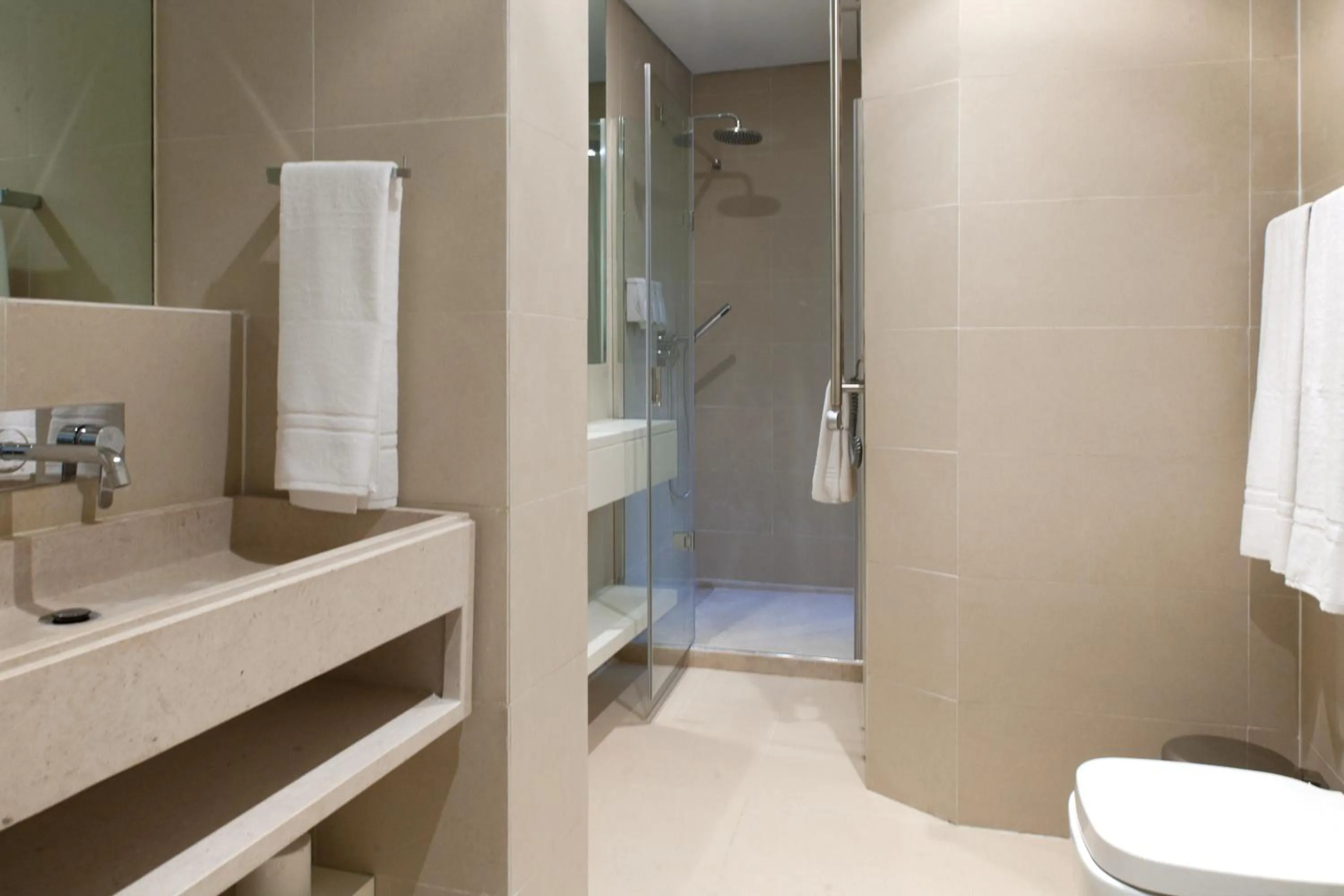 Toilet in Lisbon Serviced Apartments - Baixa