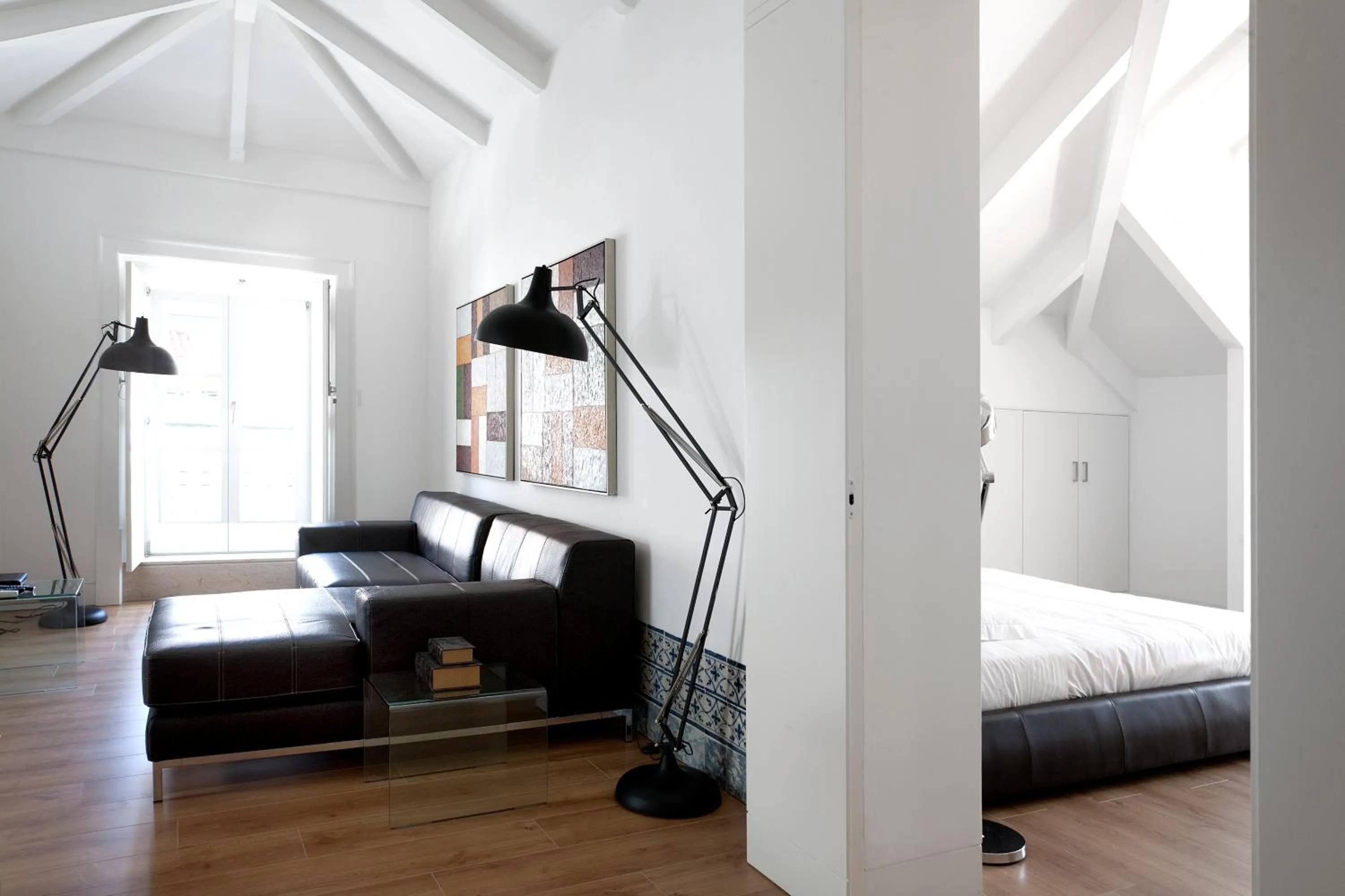 Photo of the whole room, Bed in Lisbon Serviced Apartments - Baixa