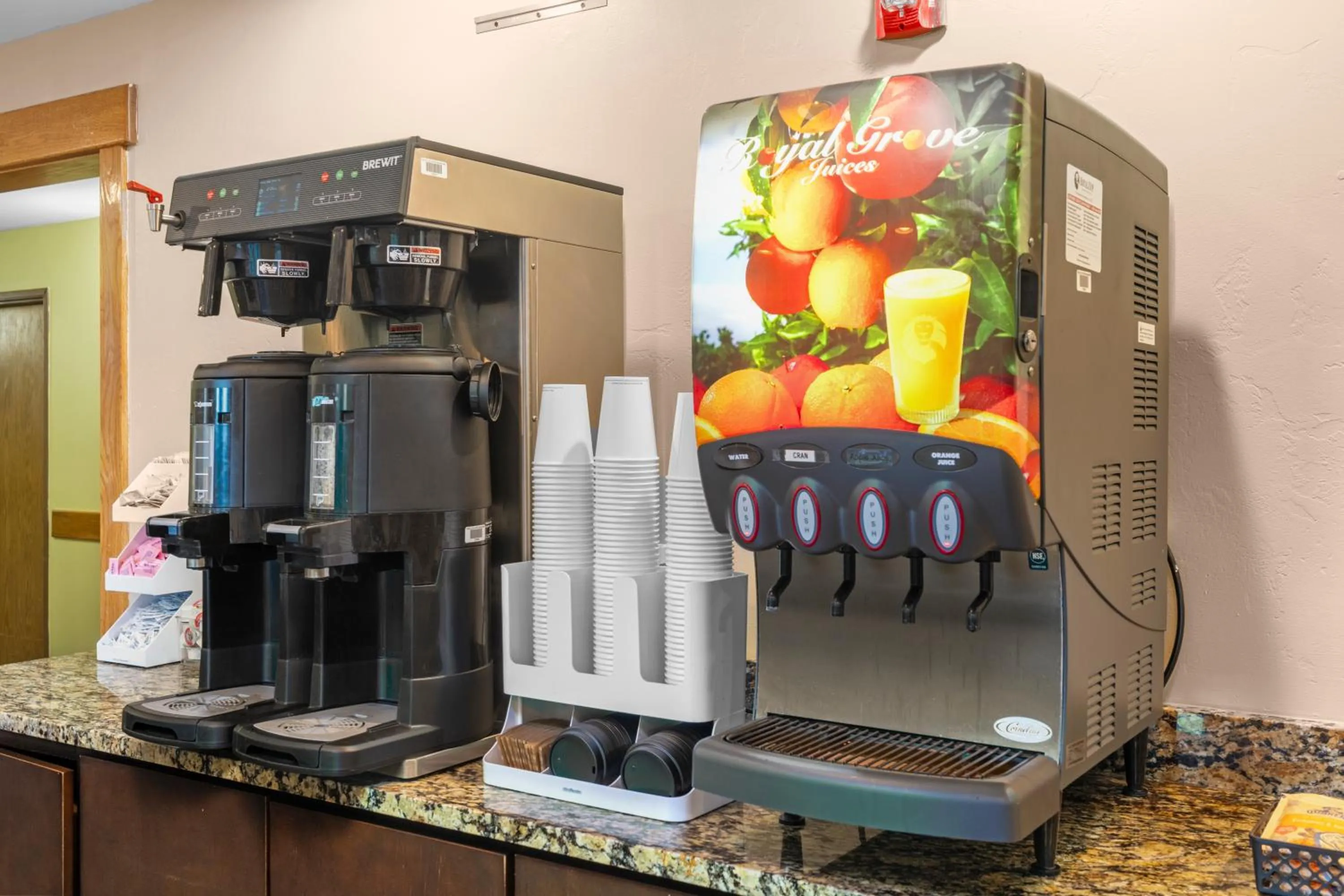 Coffee/tea facilities in GreenTree Suites Eagle / Vail Valley
