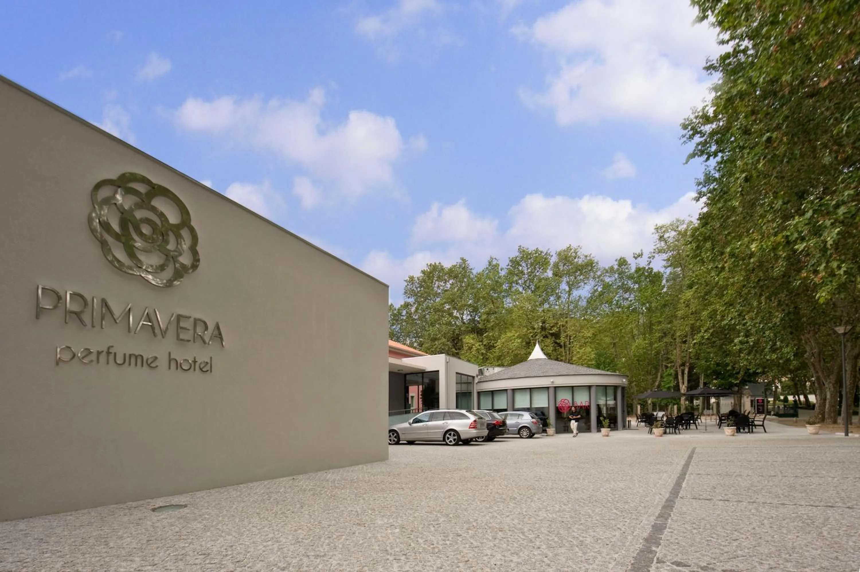 Facade/entrance in Primavera Perfume Hotel