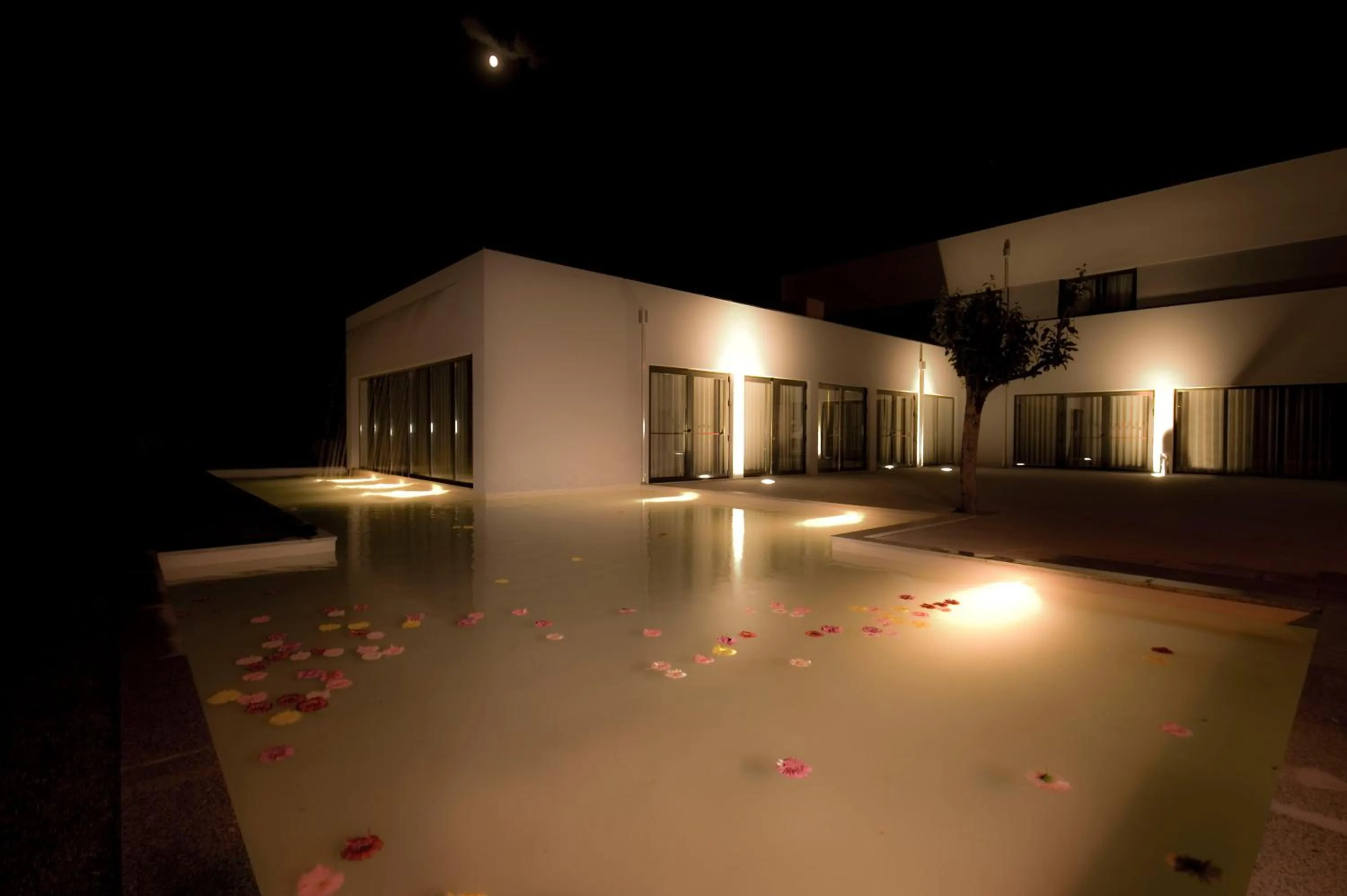 Swimming pool in Primavera Perfume Hotel