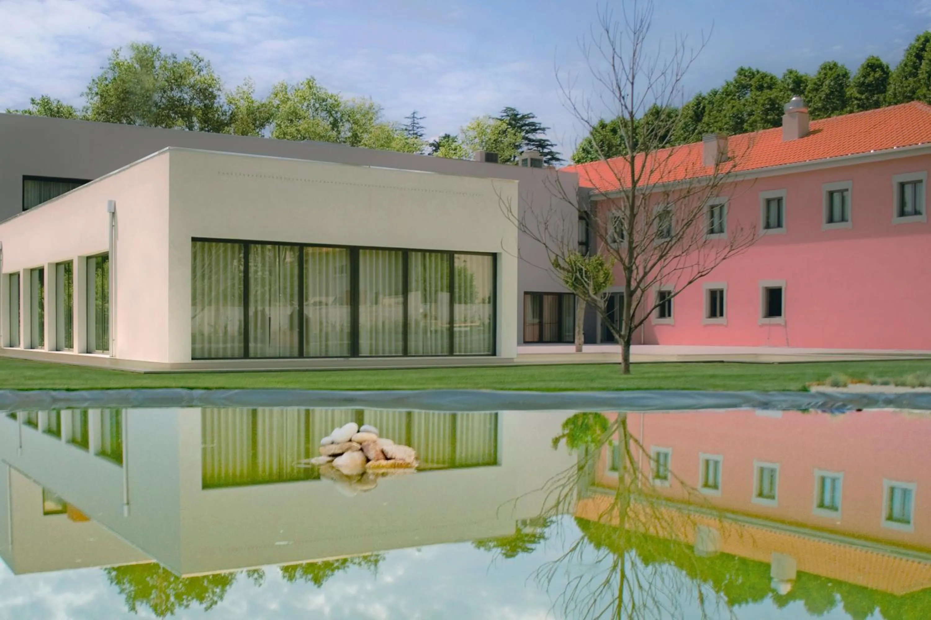 Swimming pool in Primavera Perfume Hotel