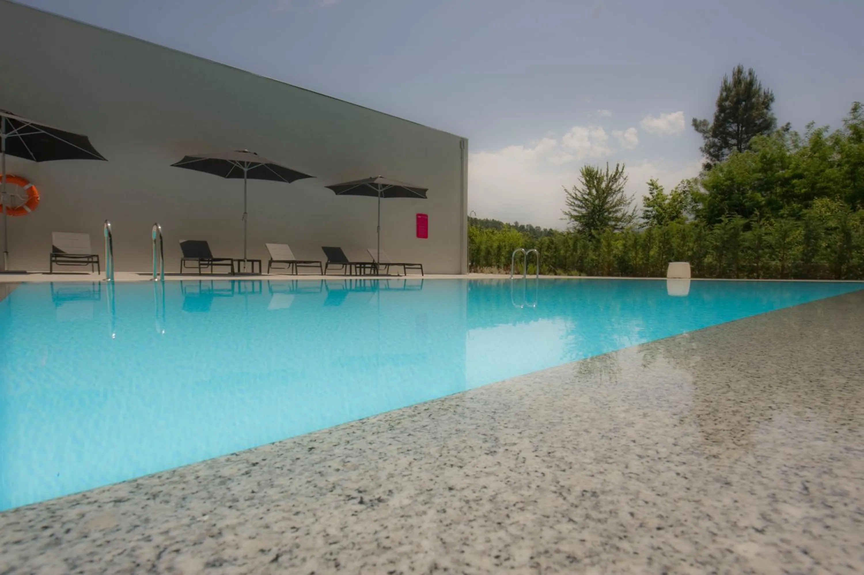 Swimming pool in Primavera Perfume Hotel