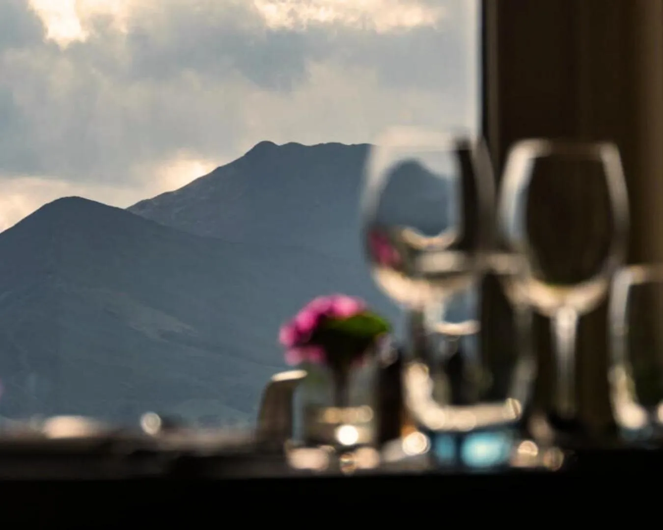 Mountain view in Lyzzick Hall Hotel