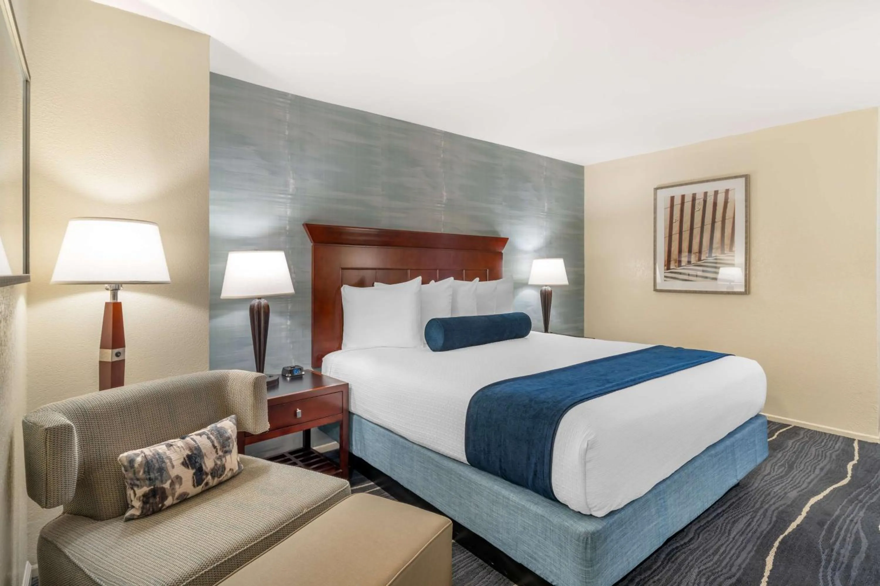 Bedroom, Bed in Best Western Plus Carpinteria Inn