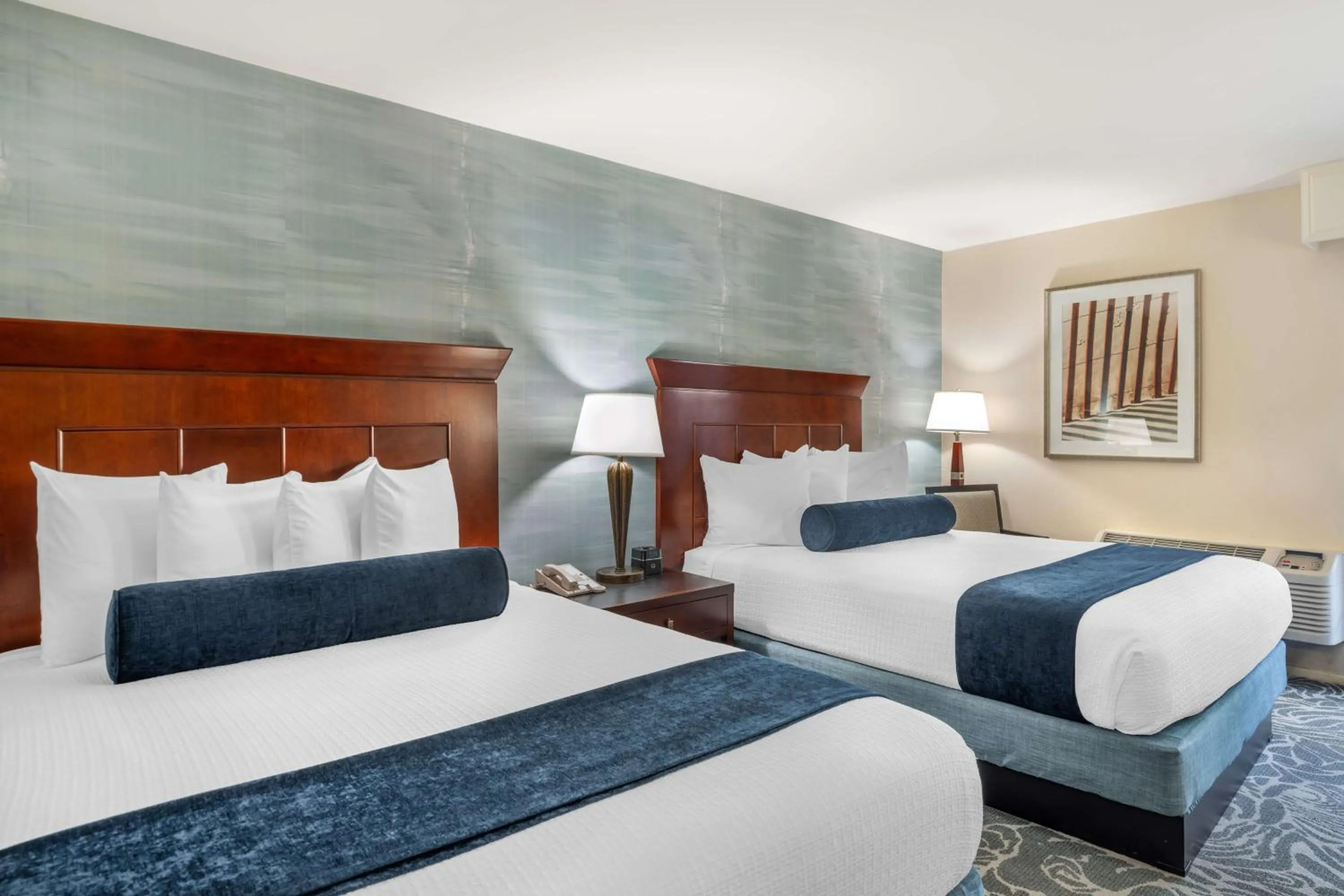 Bedroom, Bed in Best Western Plus Carpinteria Inn