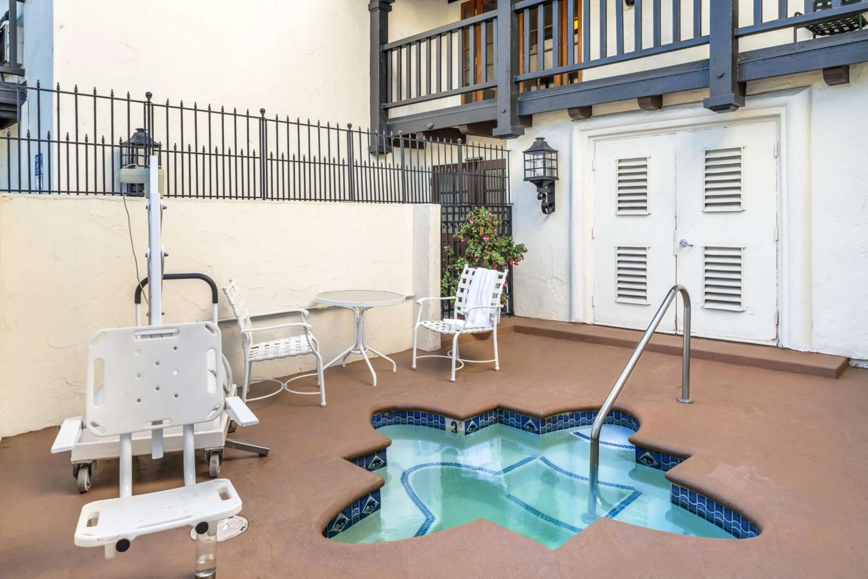 Pool view in Best Western Plus Carpinteria Inn