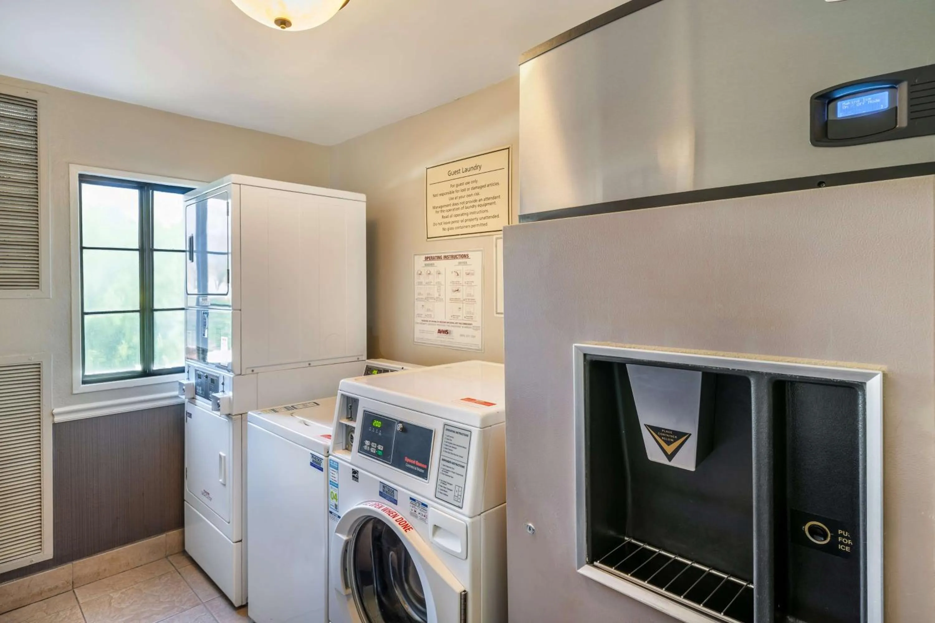 Property building in Best Western Plus Carpinteria Inn