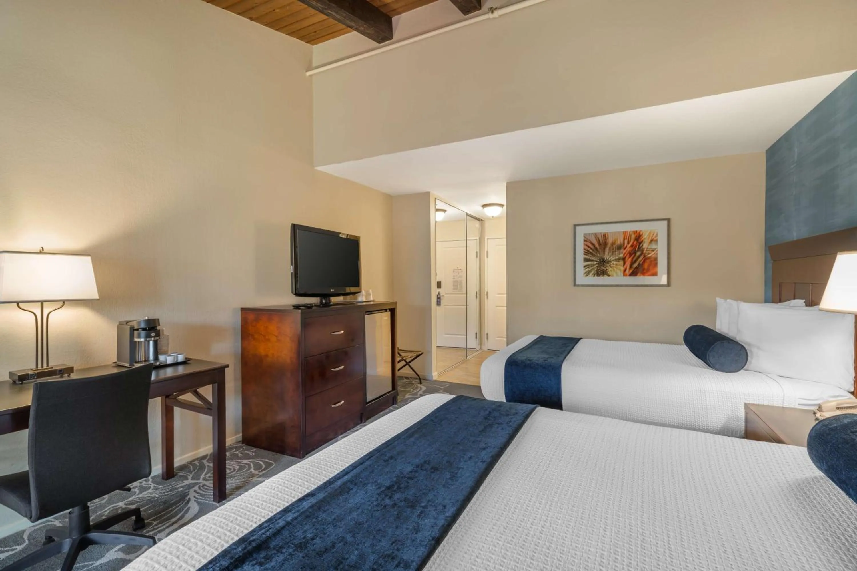 Bedroom, Bed in Best Western Plus Carpinteria Inn