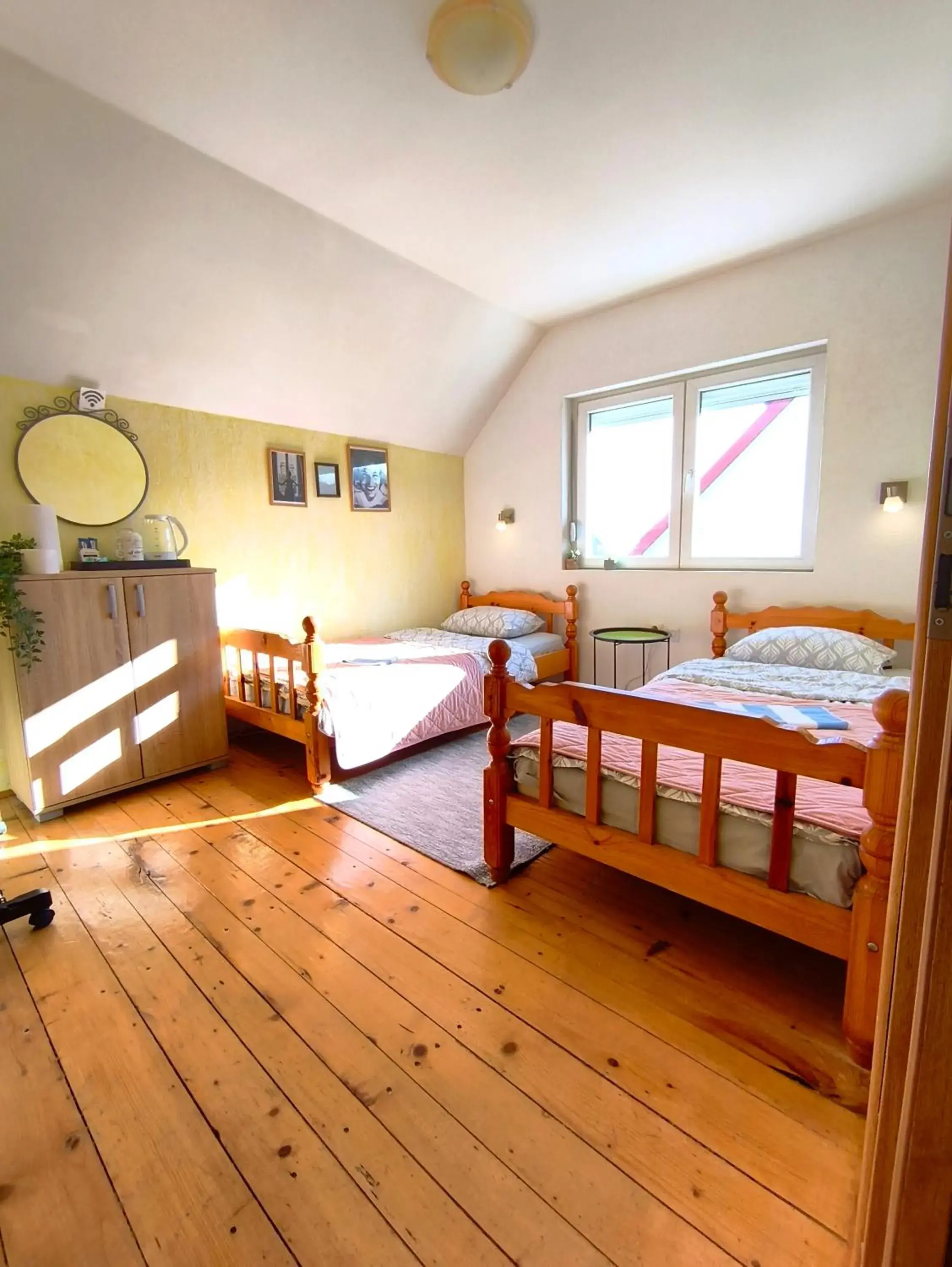 Twin Room with Shared Bathroom - single occupancy in Apartmani Božana Vojinović Twin Room with Shared Bathroom - single occupancy in Apartmani Božana Vojinović