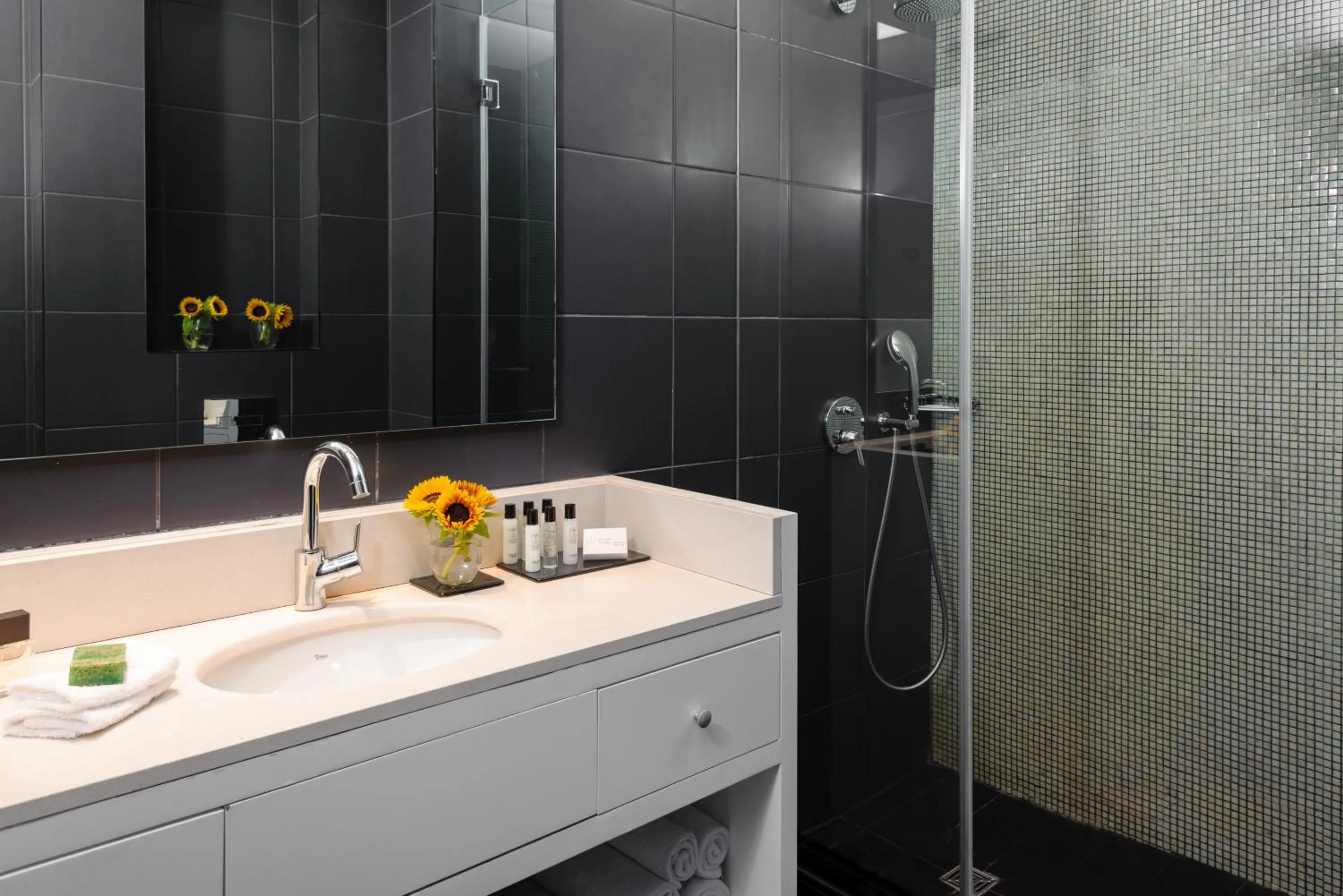 Bathroom in Leonardo Boutique Rehovot