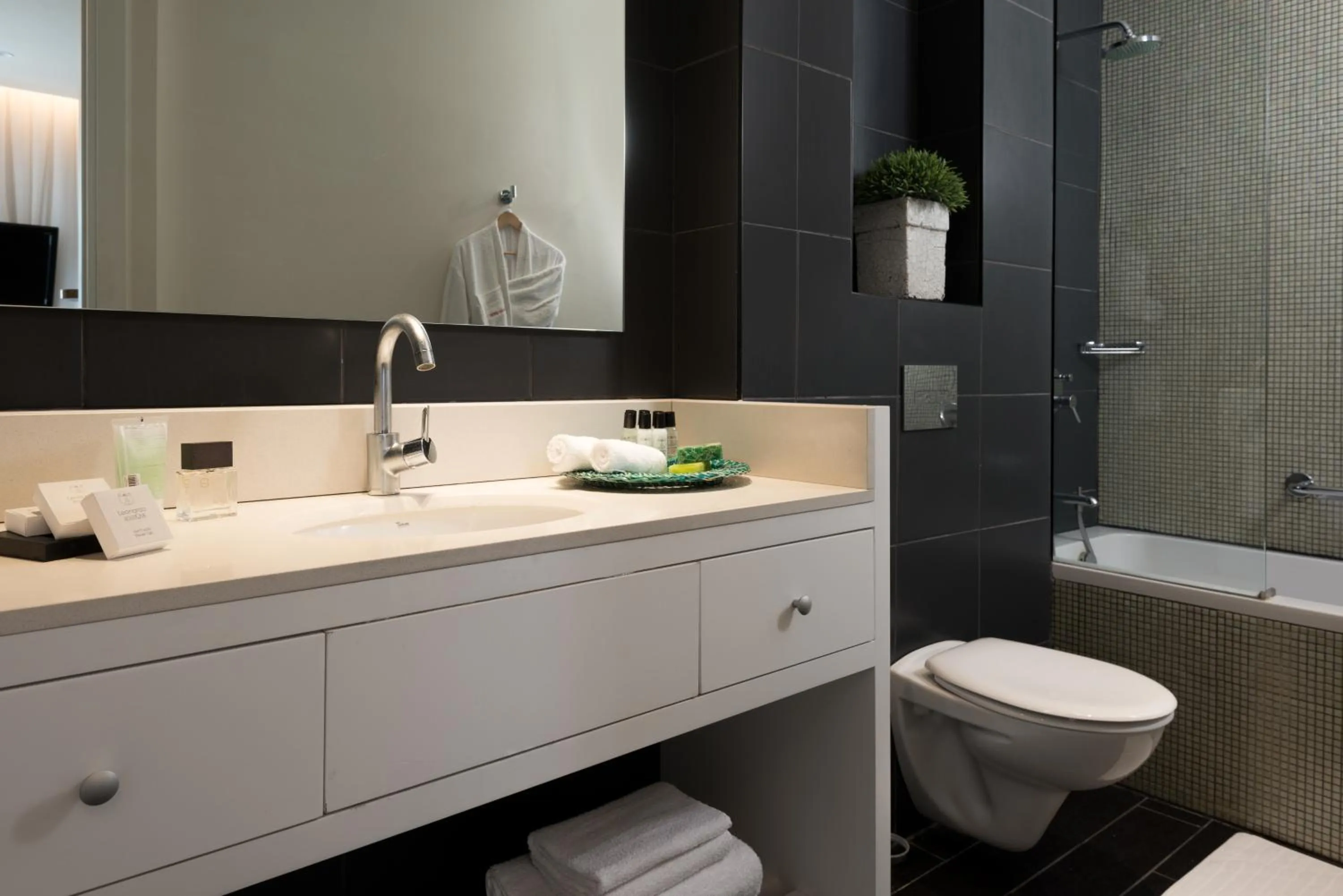 Bathroom in Leonardo Boutique Rehovot