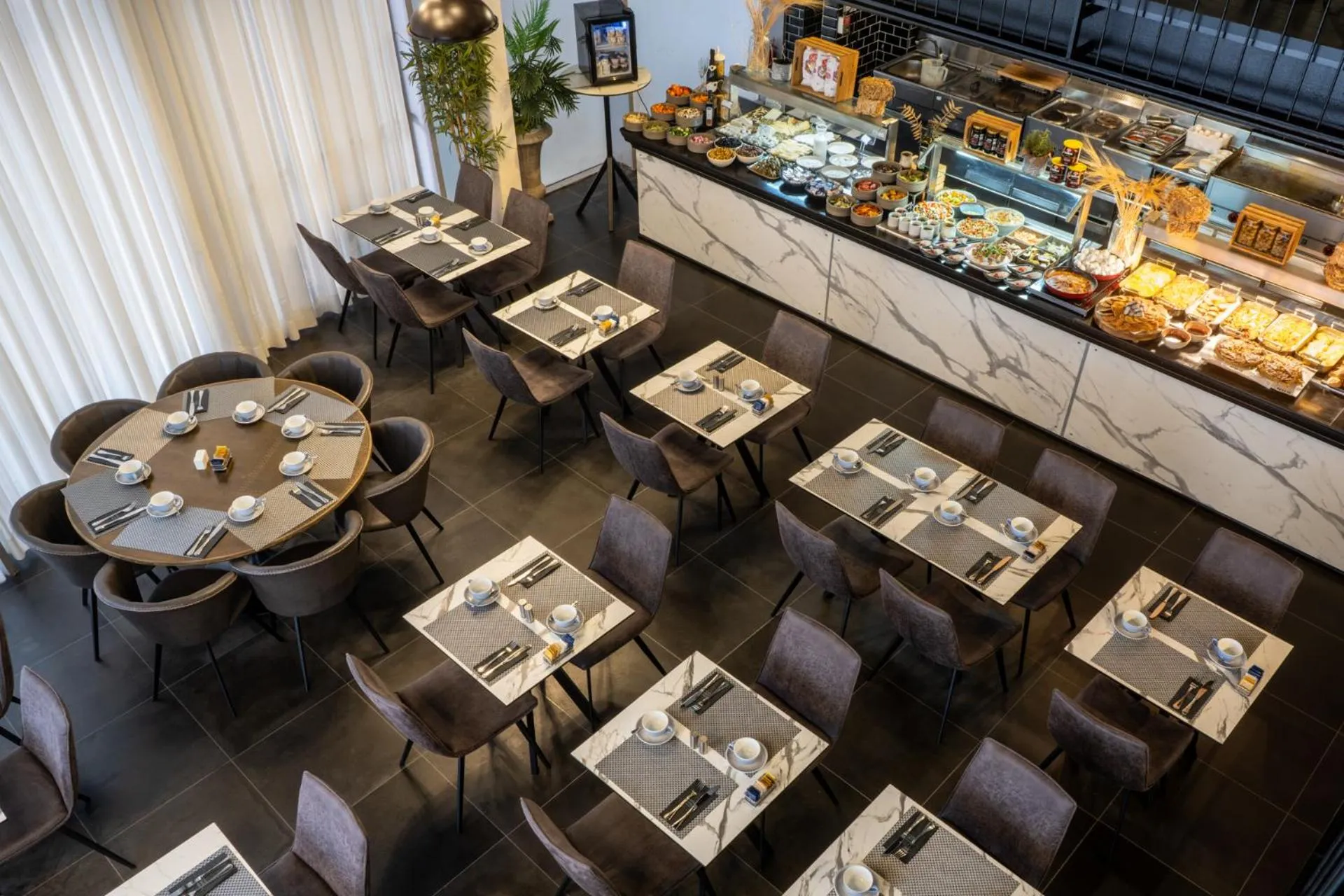 Restaurant/places to eat in Leonardo Boutique Rehovot