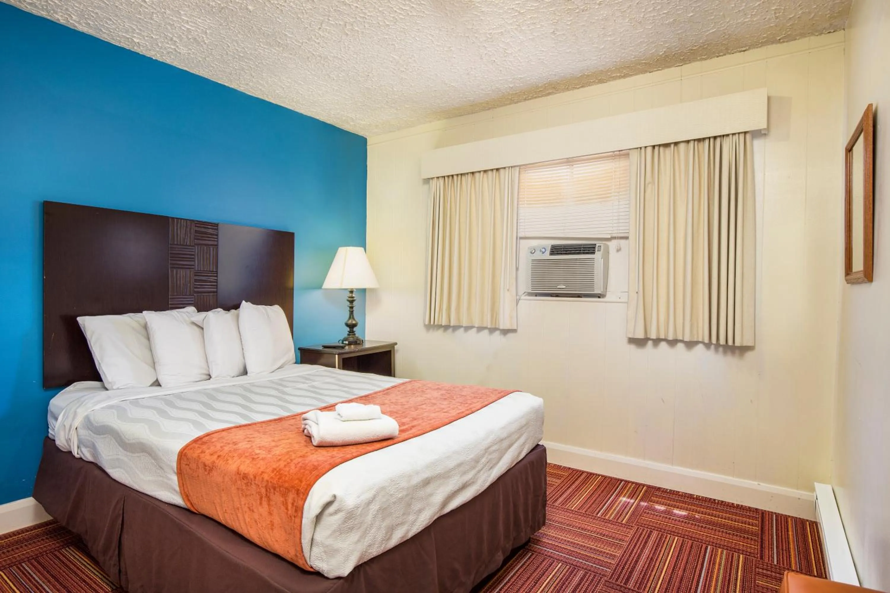 Bedroom, Bed in Aikens Lodge