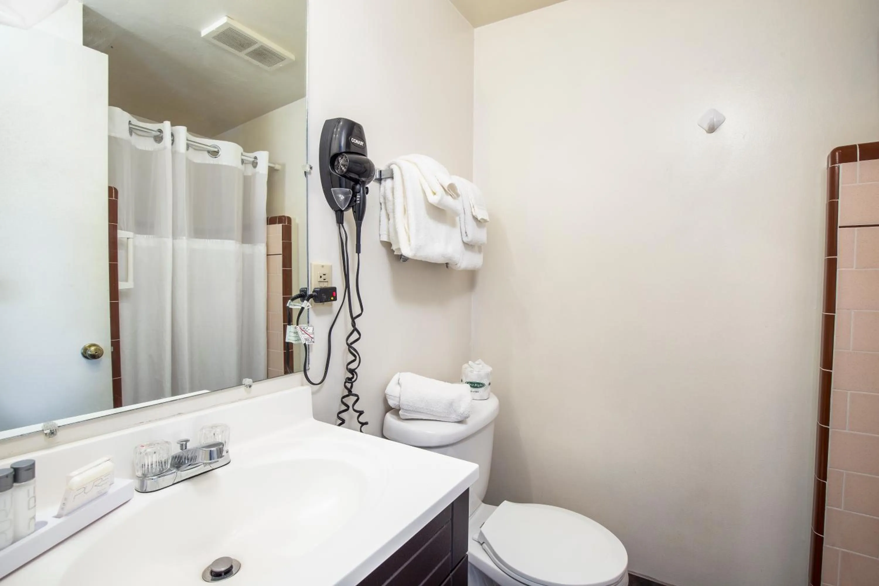 Bathroom in Aikens Lodge