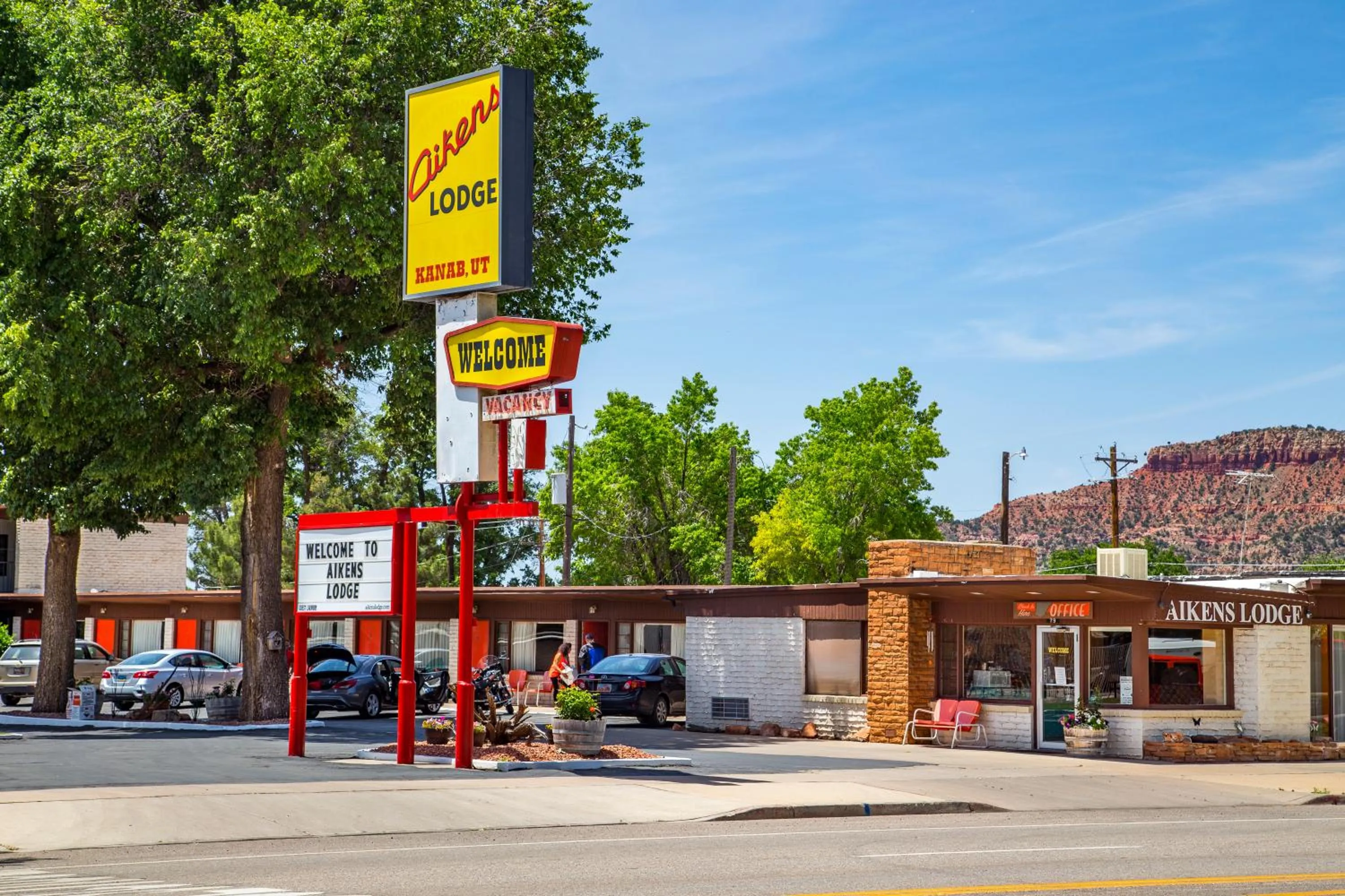 Facade/entrance in Aikens Lodge