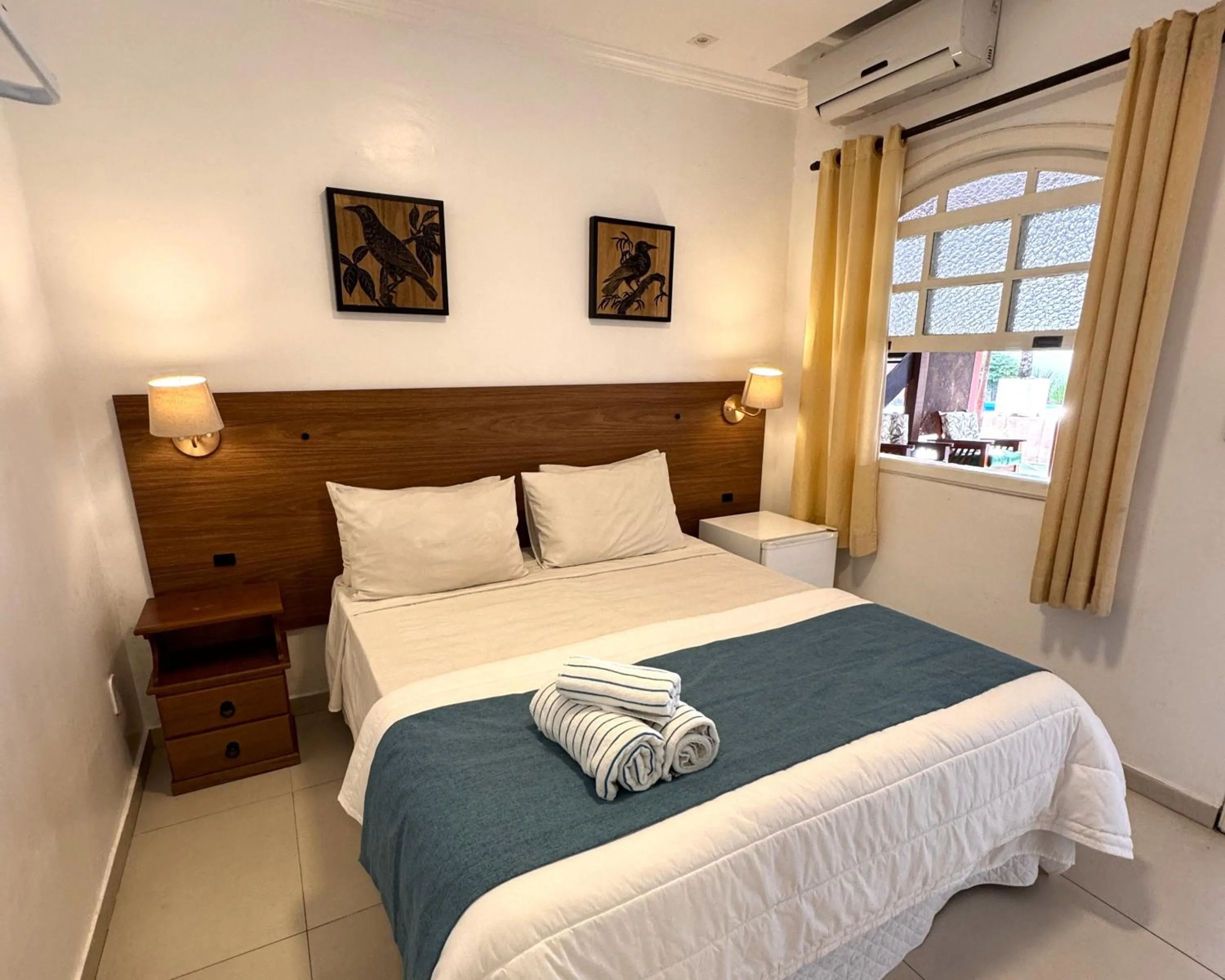 minibar, Bed in Pousada Porto Praia