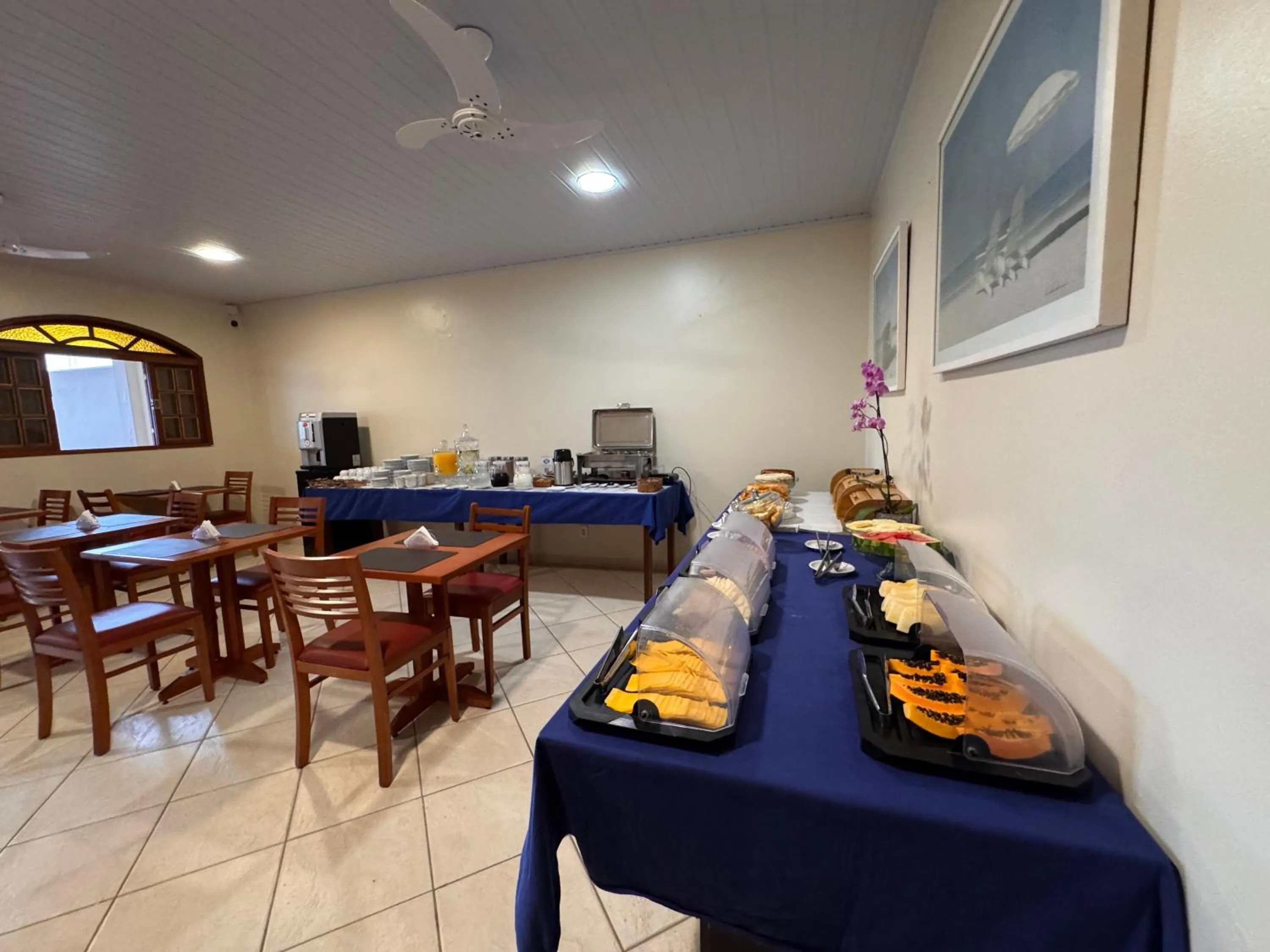 Buffet breakfast in Pousada Porto Praia