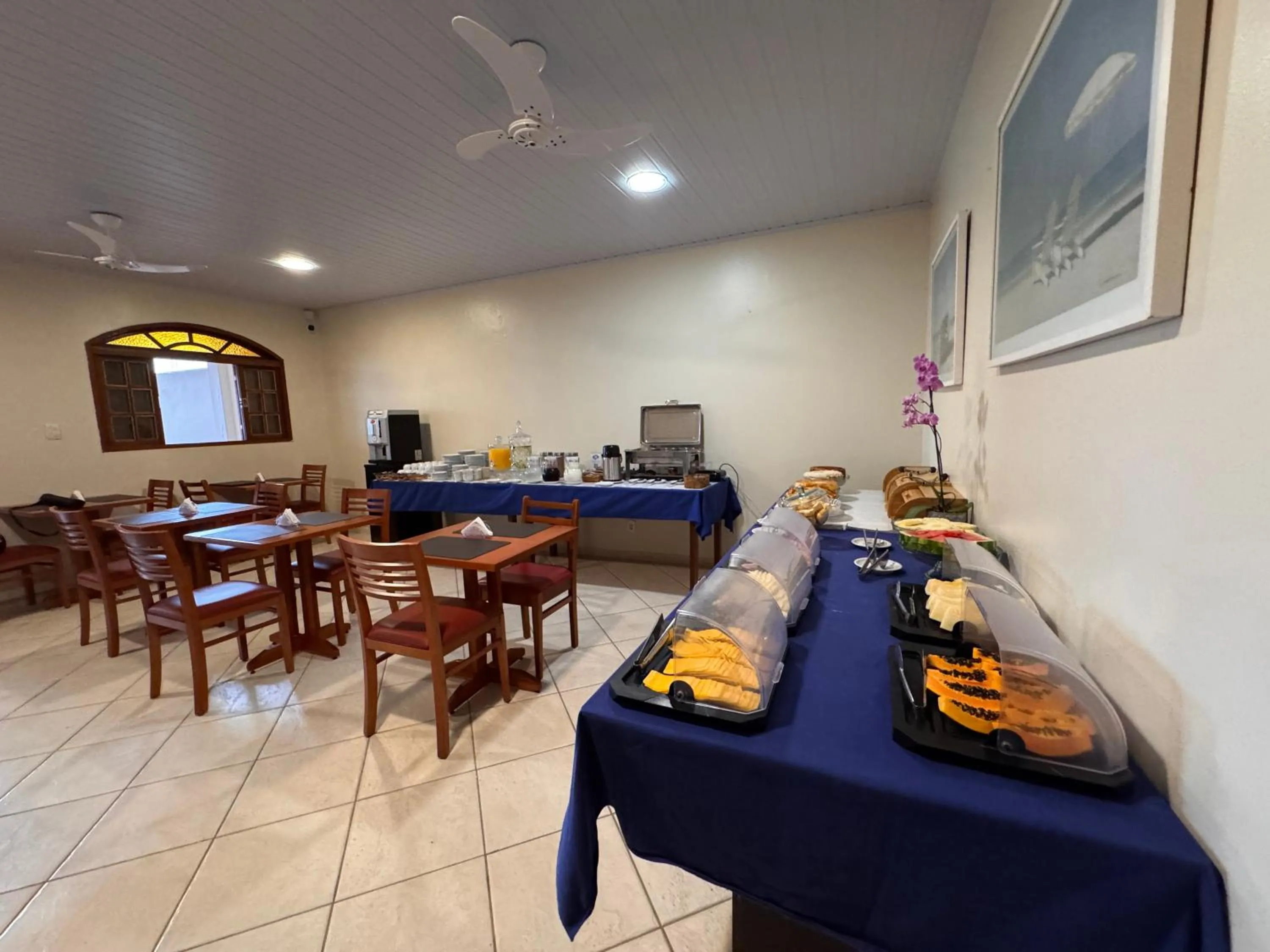 Buffet breakfast in Pousada Porto Praia