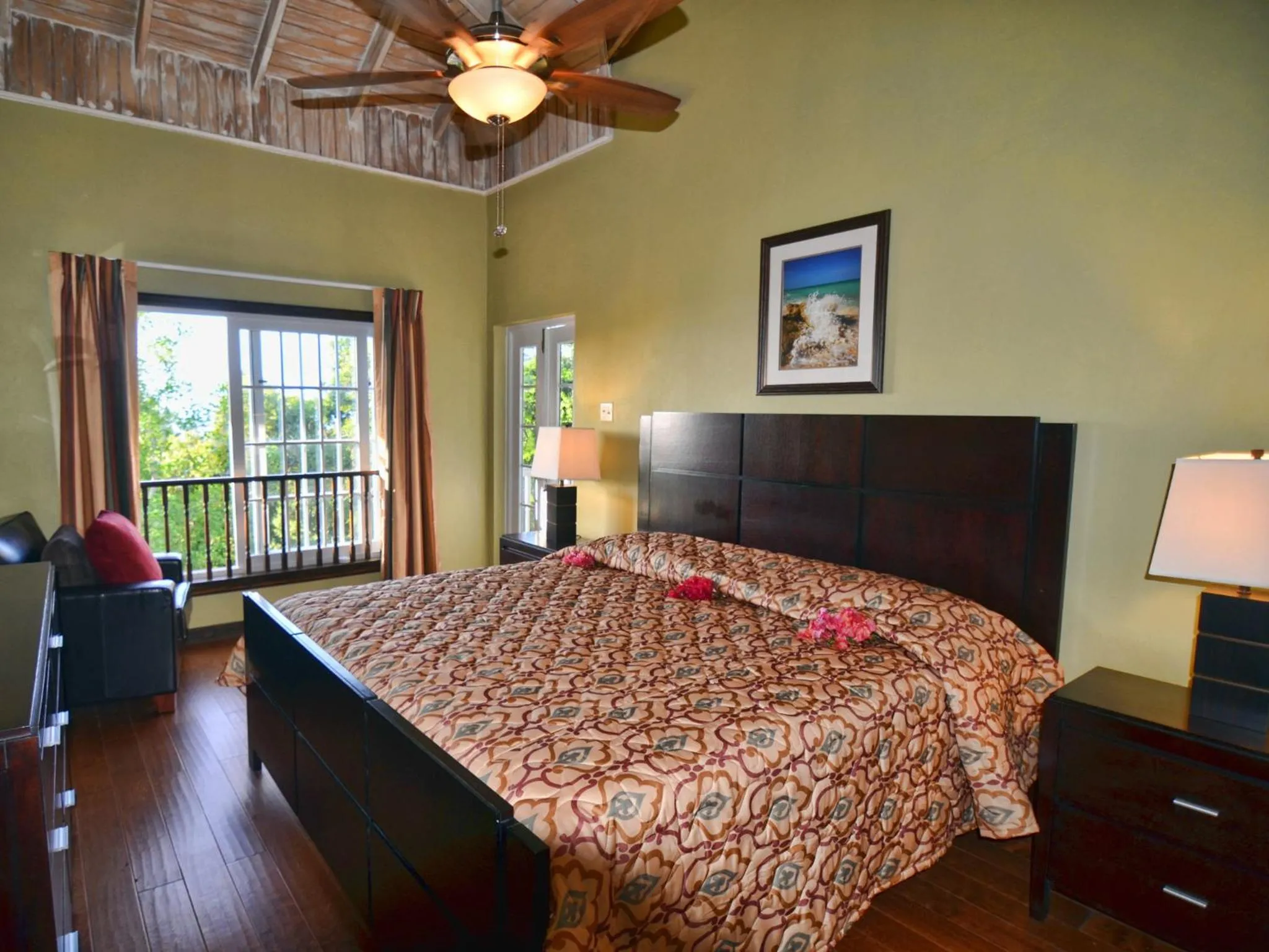 Bedroom, Bed in Tropical Lagoon Resort