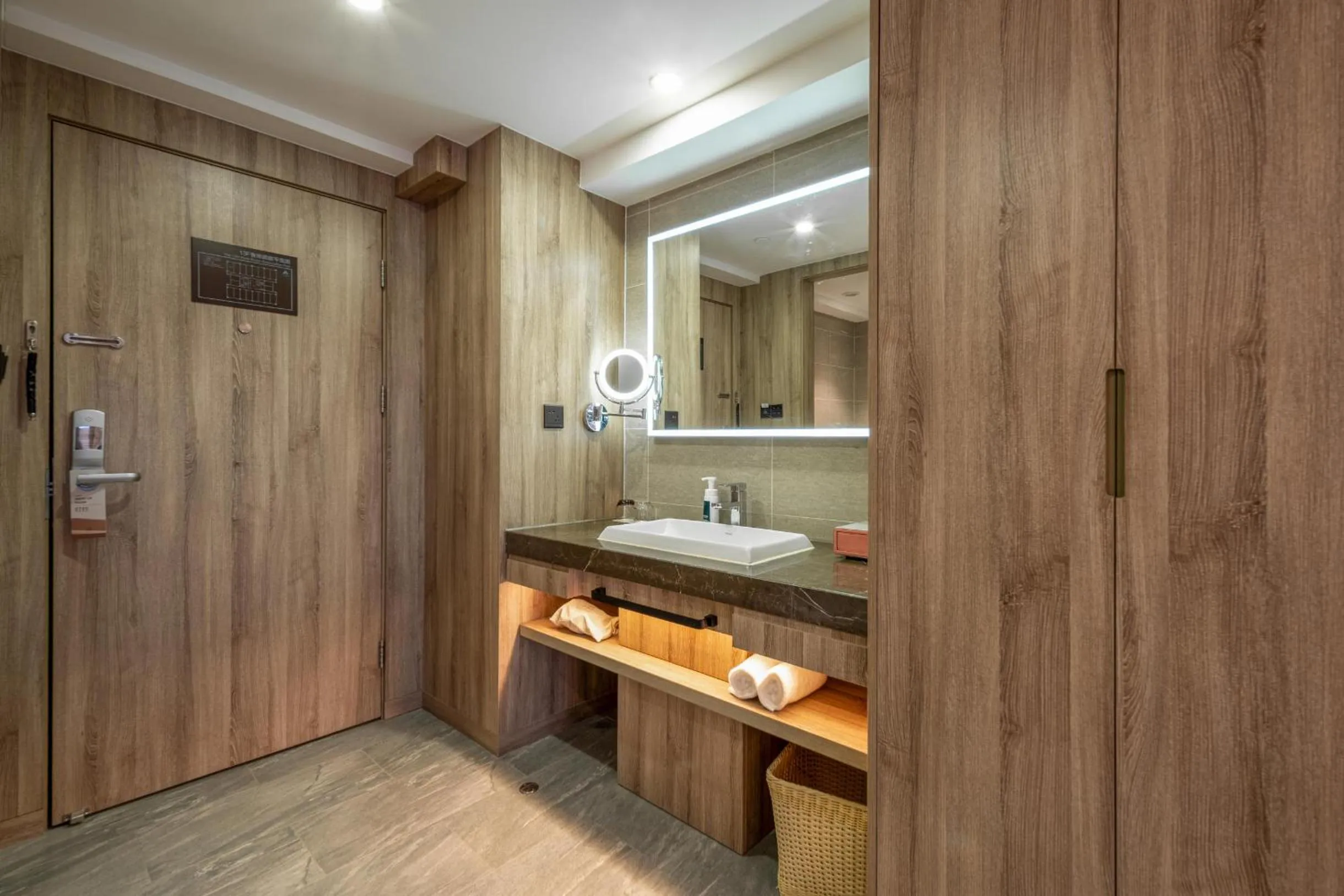 Atour Hotel (Shanghai International Tourism and Resorts Zone XiuYan Road)