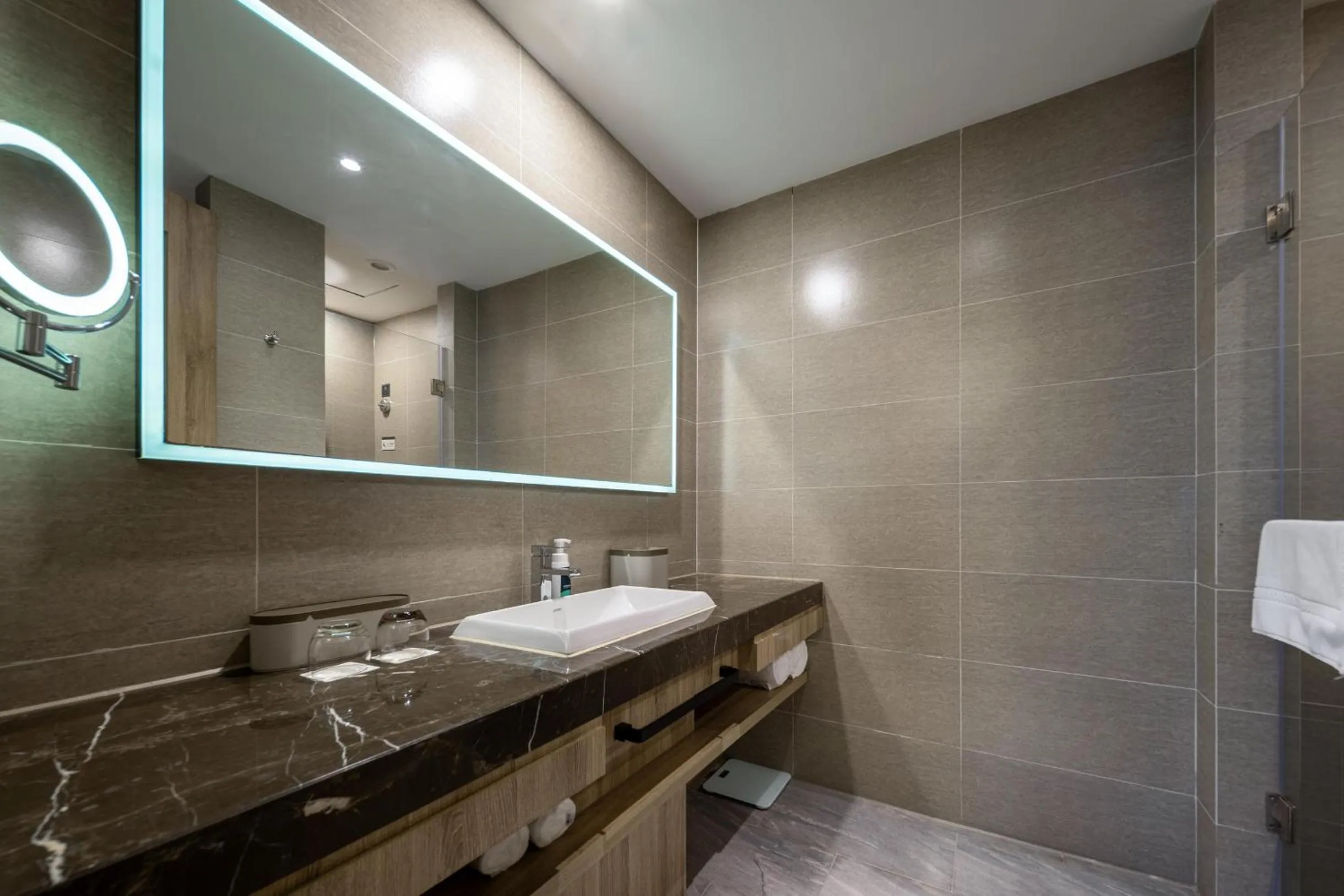 Atour Hotel (Shanghai International Tourism and Resorts Zone XiuYan Road)