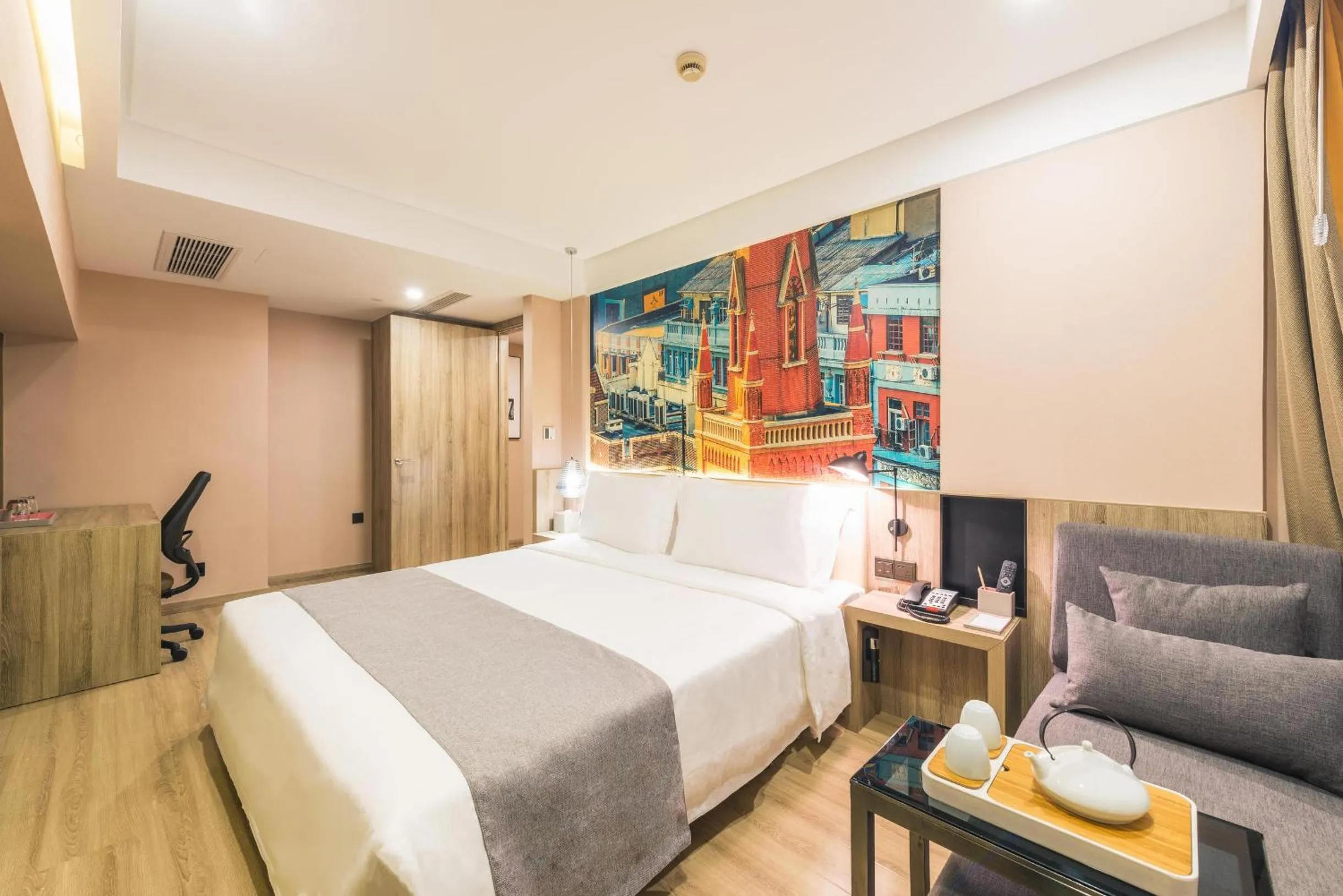 Atour Hotel (Shanghai International Tourism and Resorts Zone XiuYan Road)