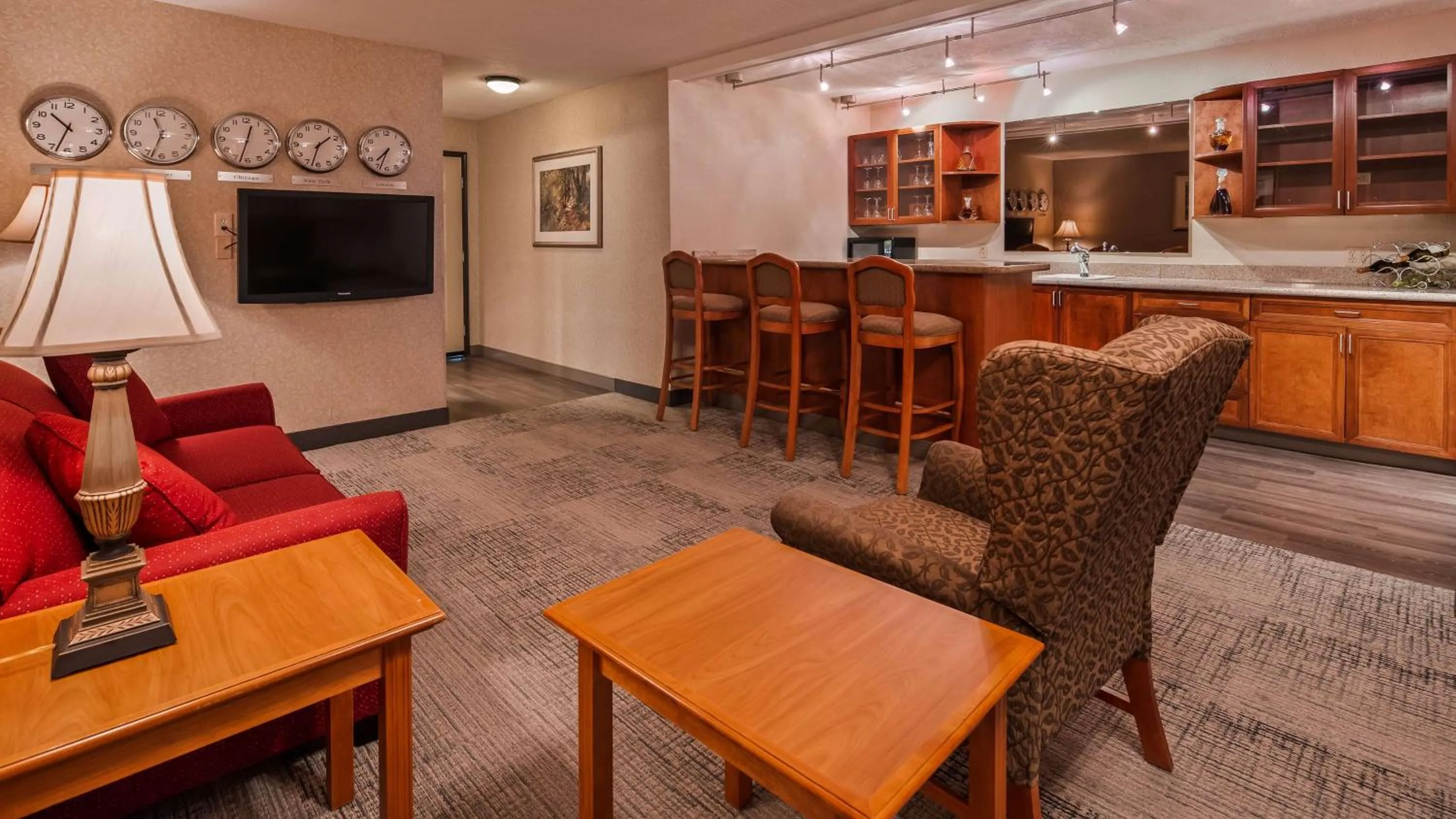 Photo of the whole room in Best Western Plus Rivershore Hotel