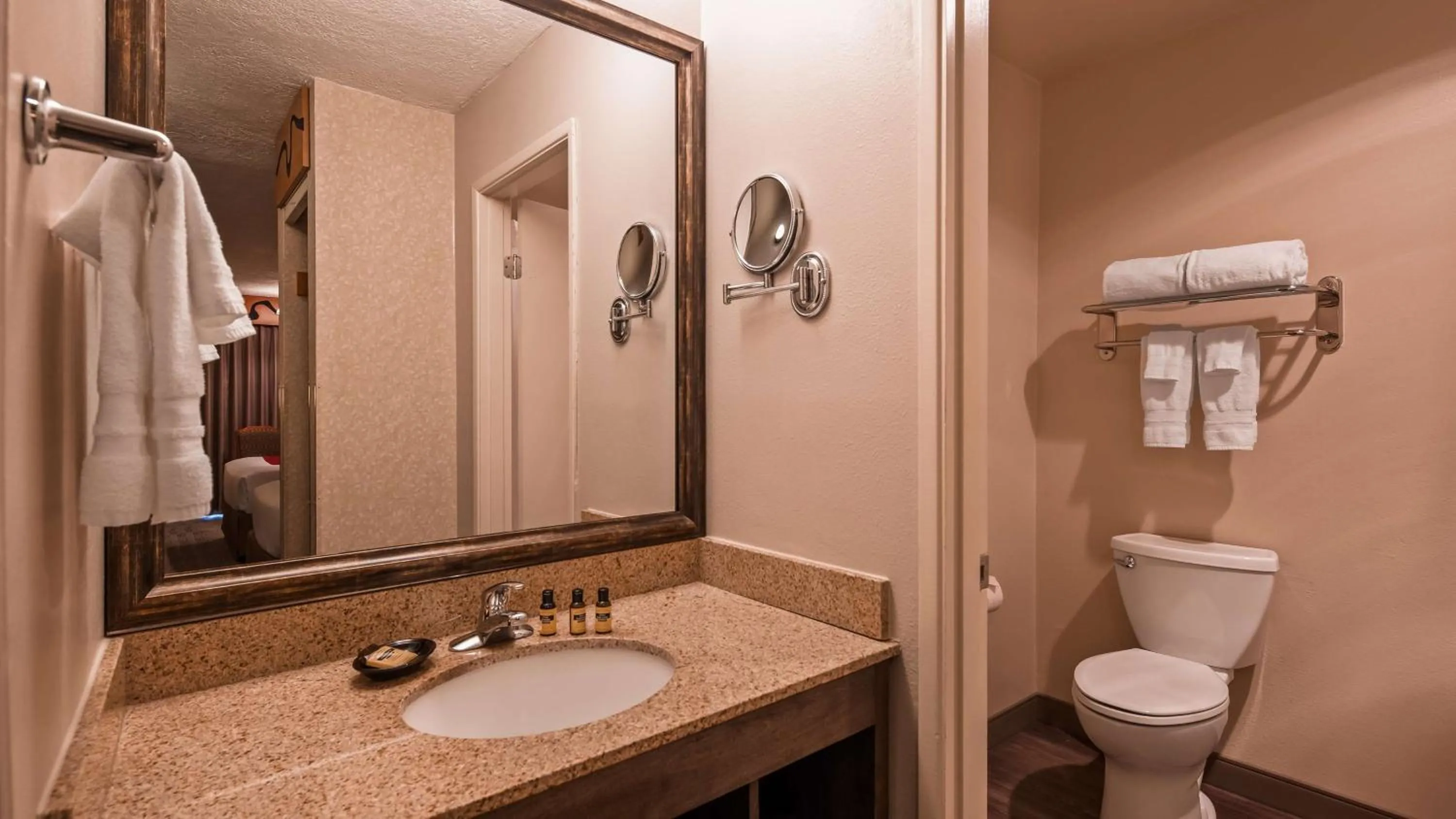 Bathroom in Best Western Plus Rivershore Hotel