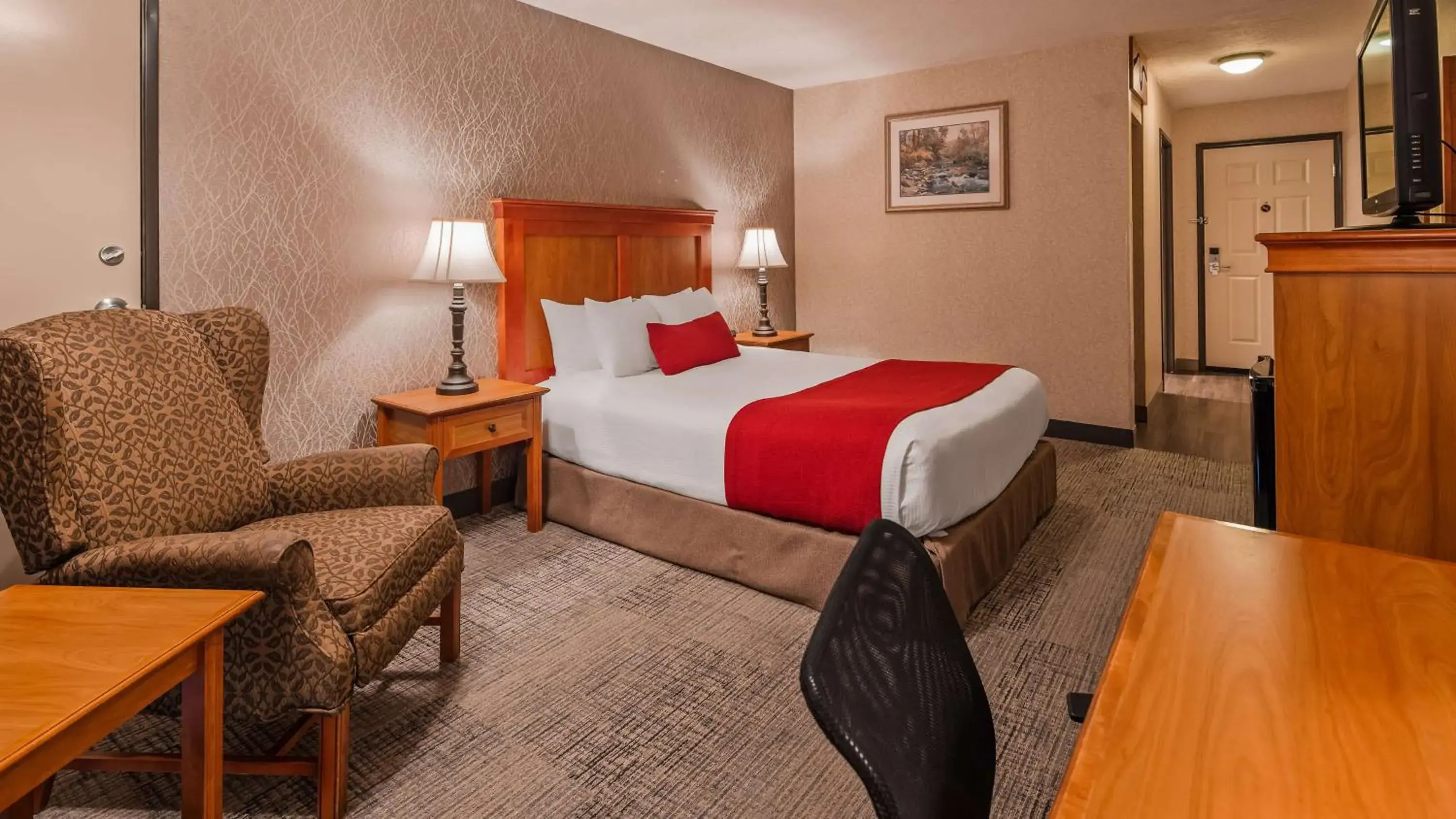 Queen Room with Partial River View in Best Western Plus Rivershore Hotel Queen Room with Partial River View in Best Western Plus Rivershore Hotel