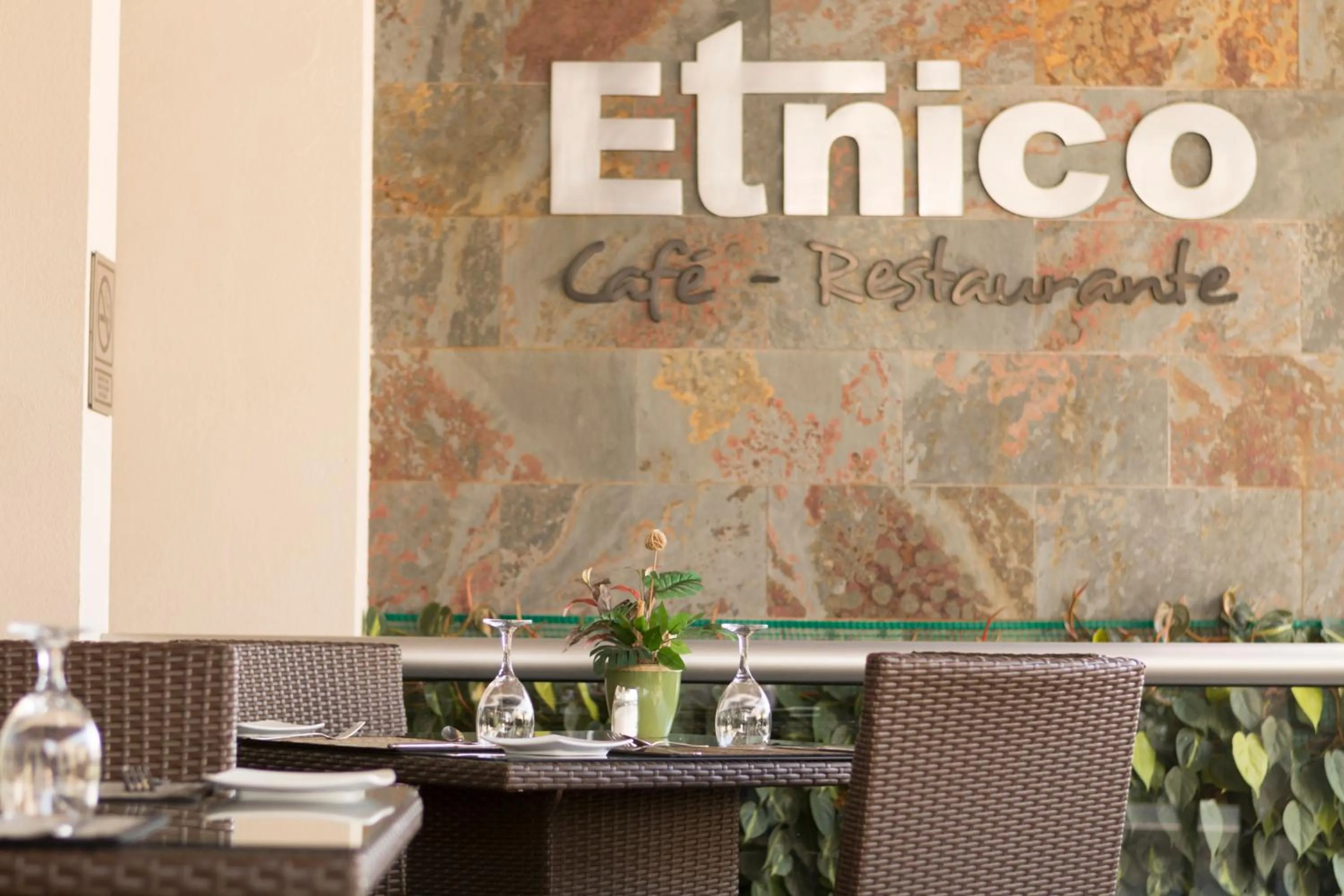 Restaurant/places to eat in Rincon del Valle Hotel & Suites