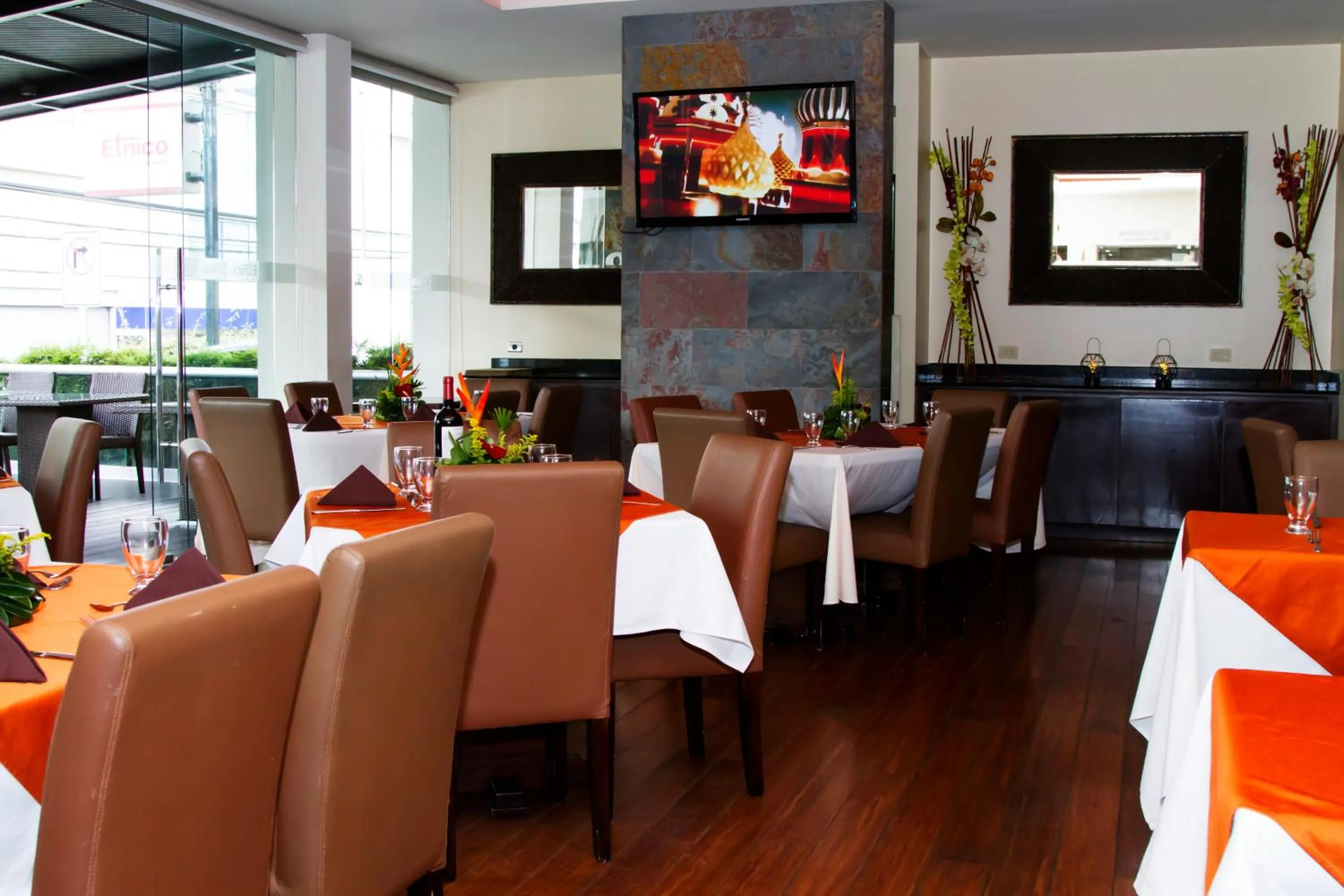 Restaurant/places to eat in Rincon del Valle Hotel & Suites