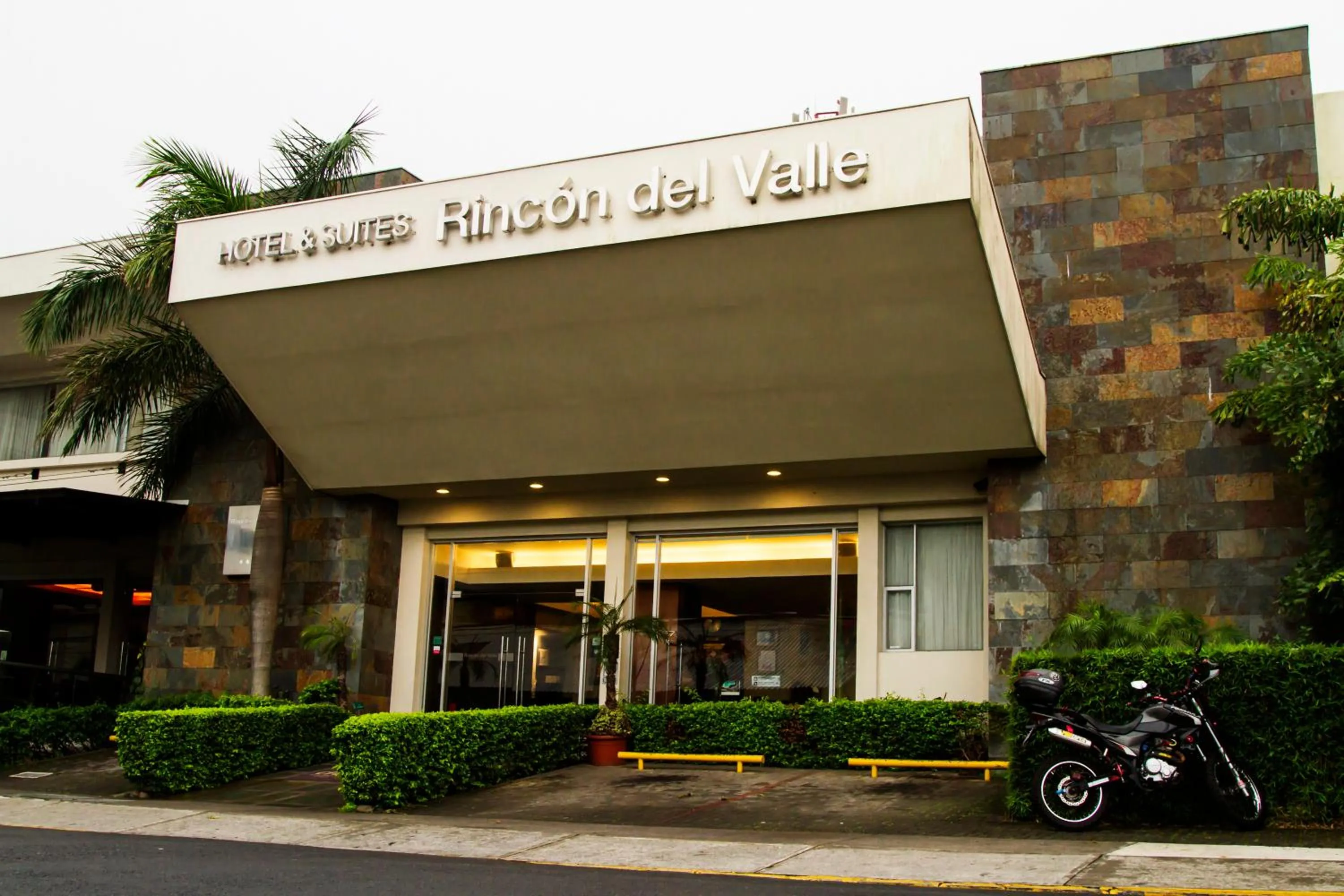 Facade/entrance in Rincon del Valle Hotel & Suites