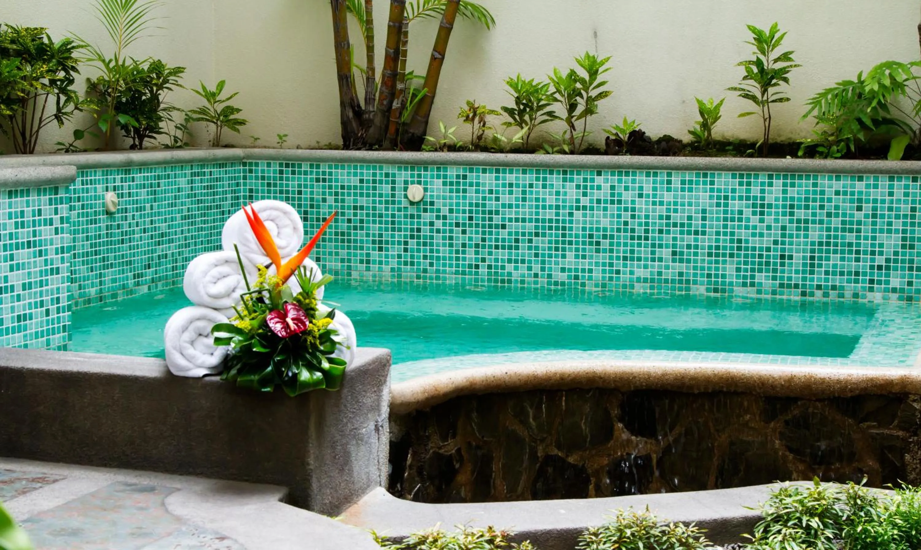 Hot Tub in Rincon del Valle Hotel & Suites