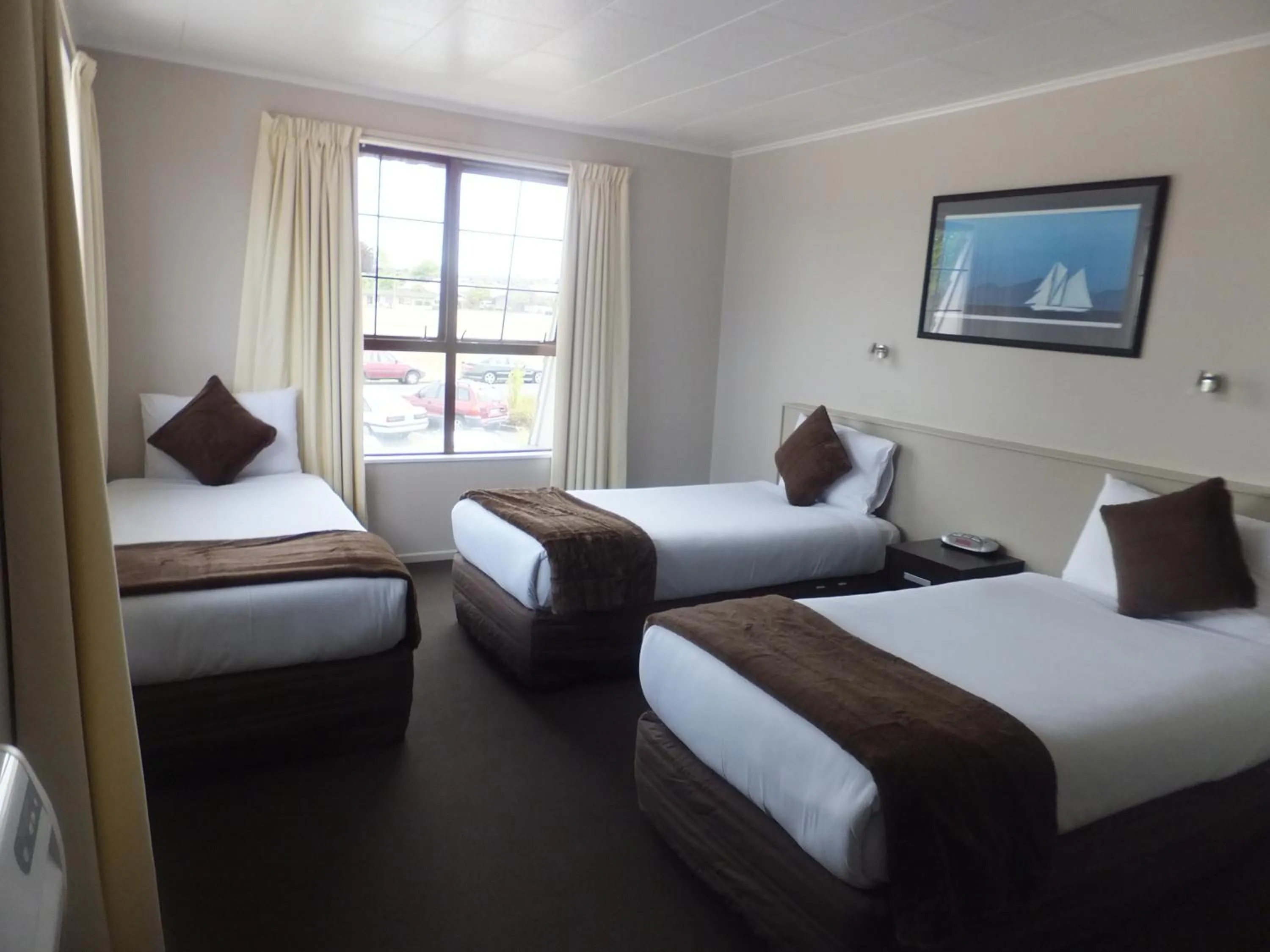 Bed in Quality Inn Acapulco Taupo