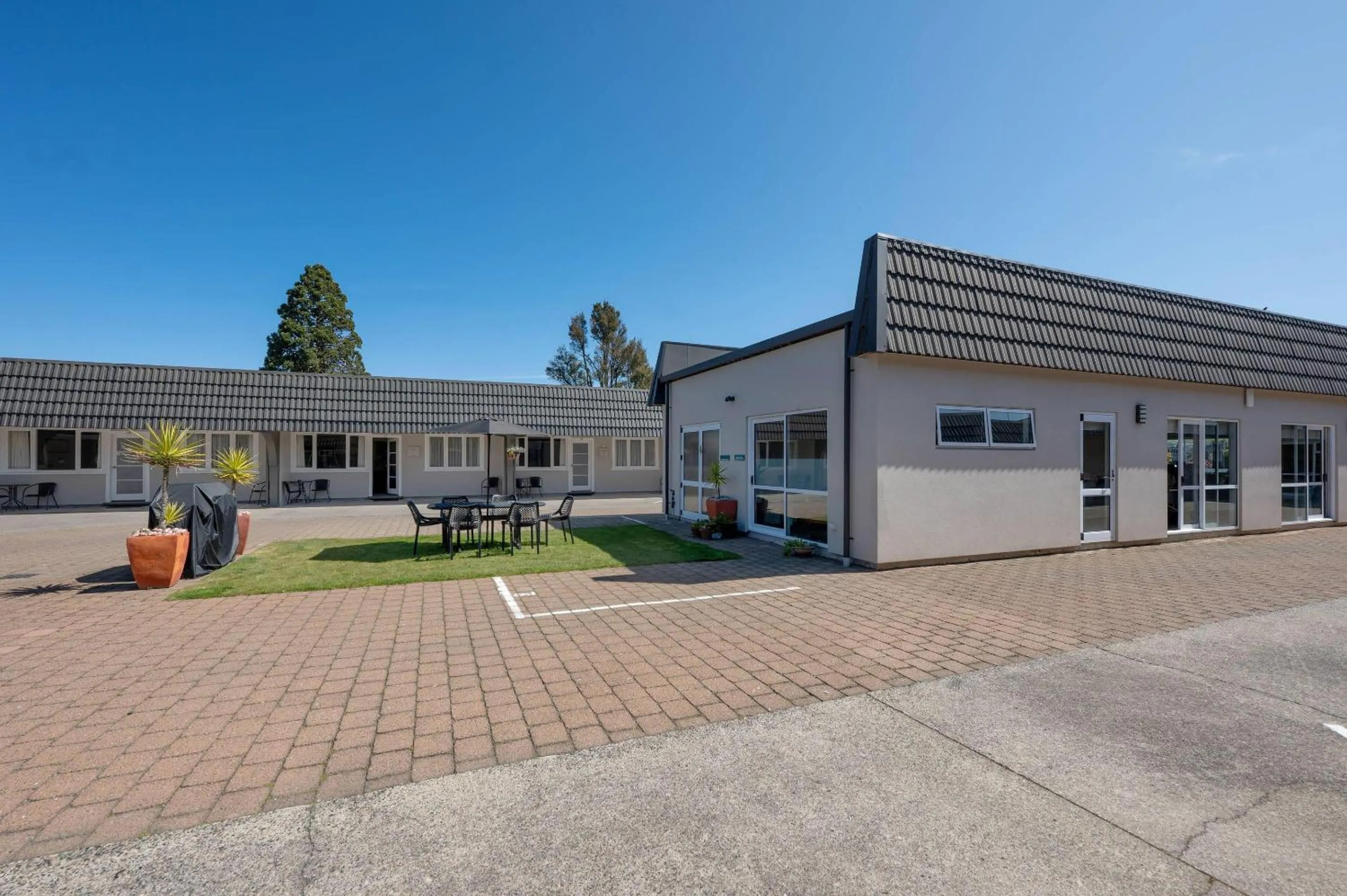 Property building in Quality Inn Acapulco Taupo