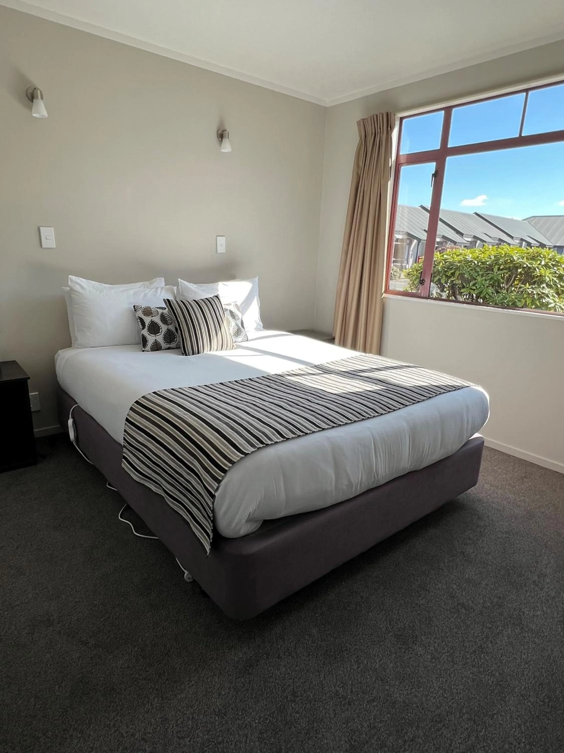 Bed in Quality Inn Acapulco Taupo