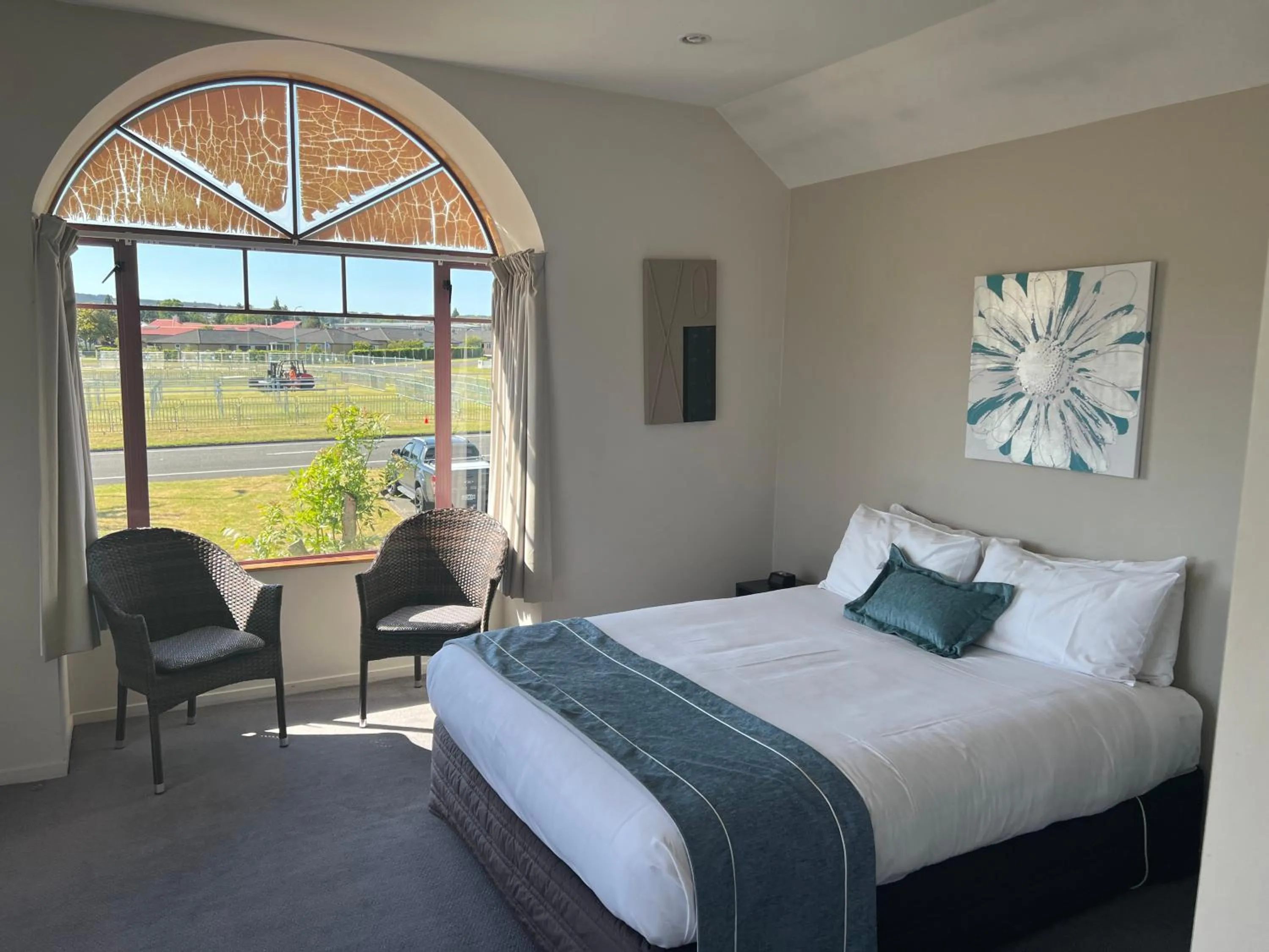 Bed in Quality Inn Acapulco Taupo