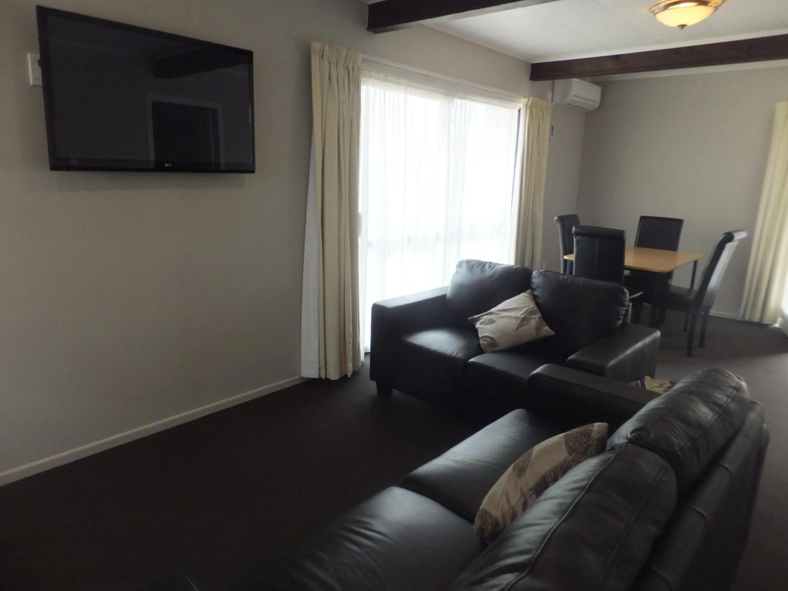 Living room in Quality Inn Acapulco Taupo