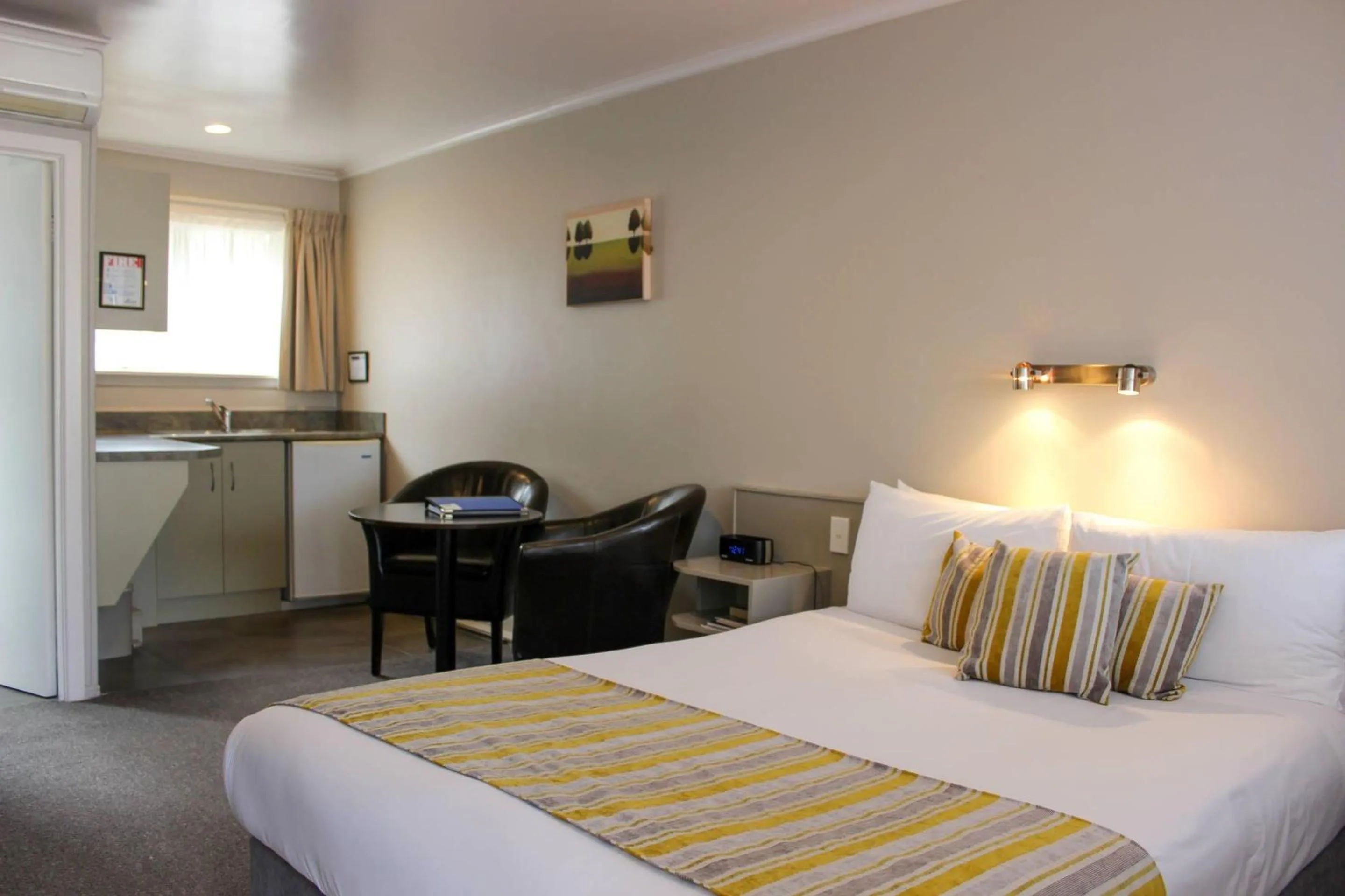 Bedroom, Bed in Quality Inn Acapulco Taupo