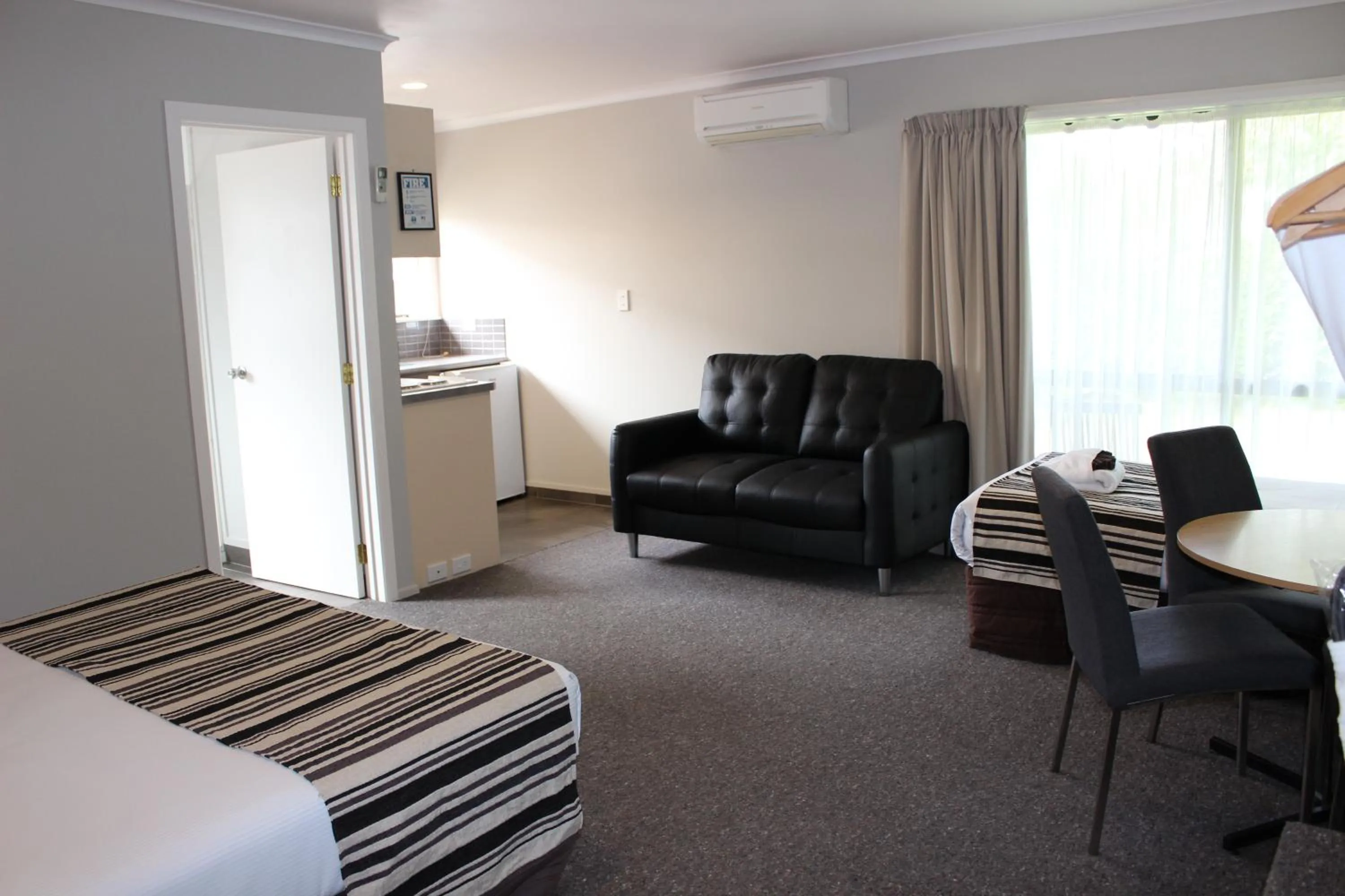 Bed in Quality Inn Acapulco Taupo